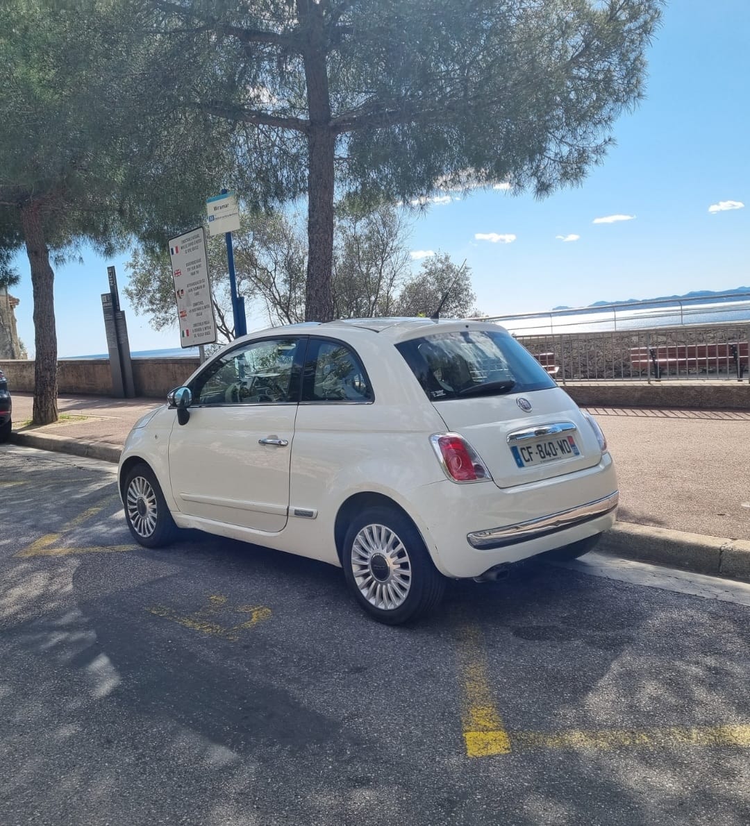 Fiat 500 Toit panoramique, Clim, Bluetooth, USB, super 95, avec Climatisation