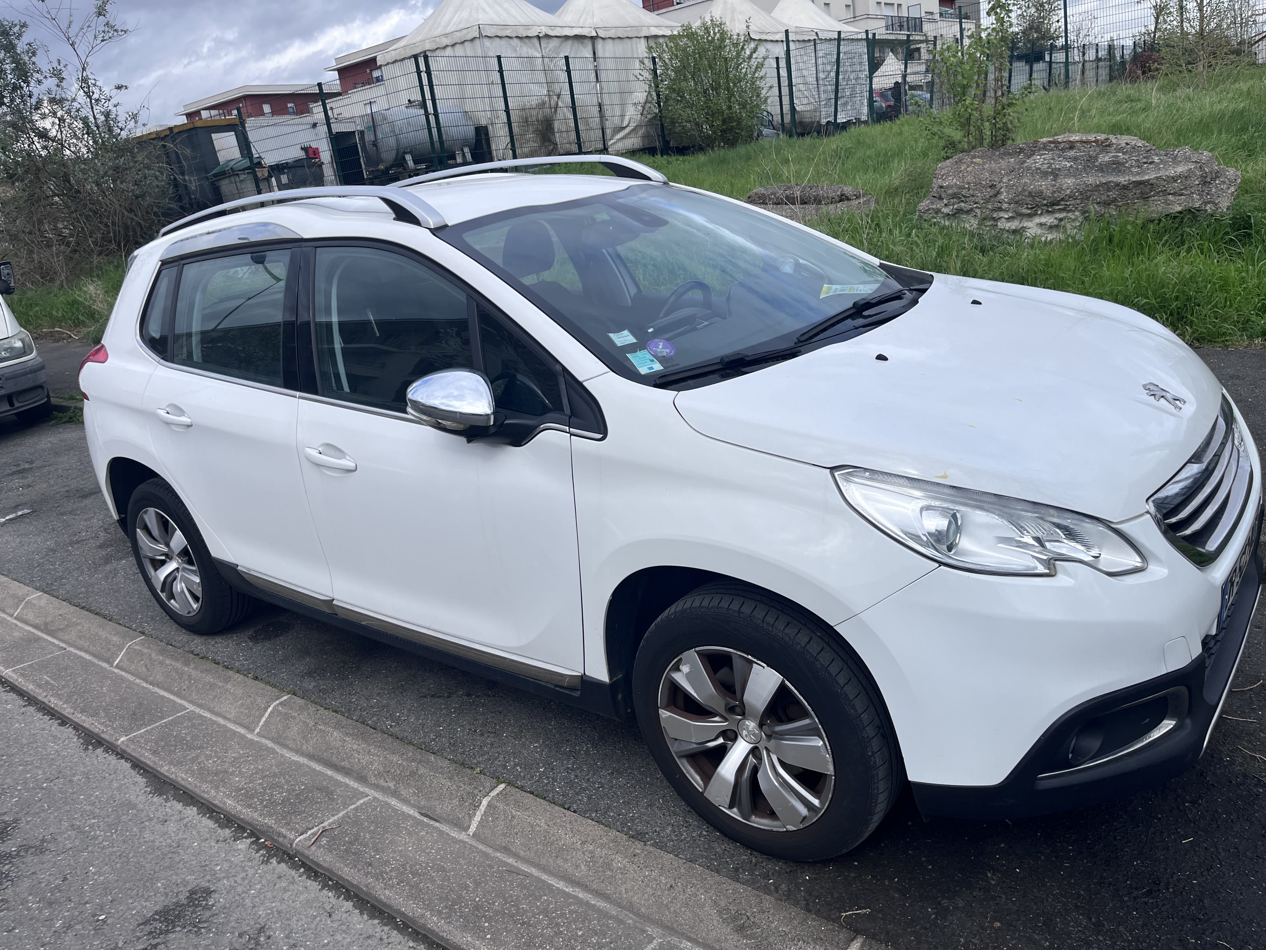 Peugeot 2008, 2015, Essence 95