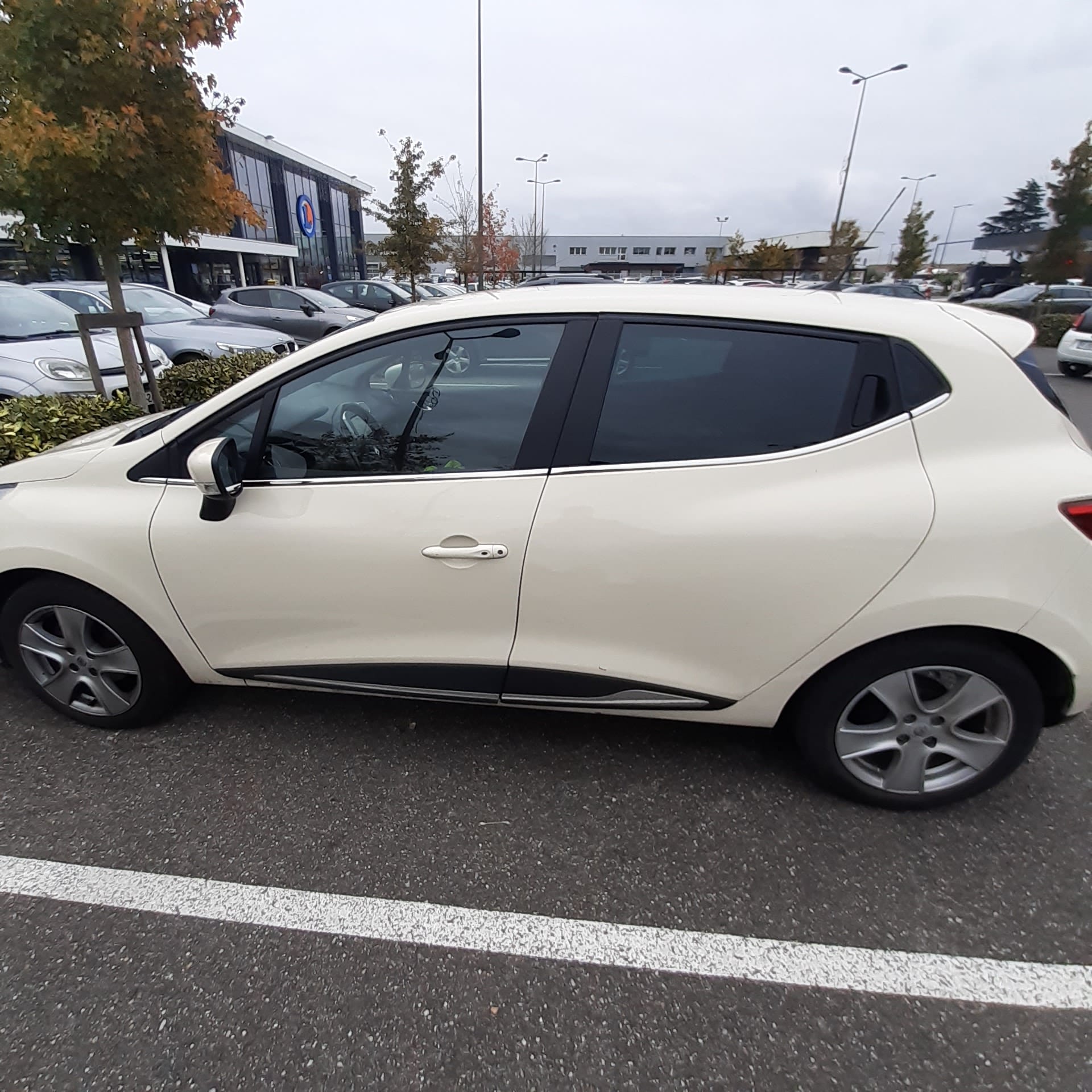 Renault Clio avec Siège bébé