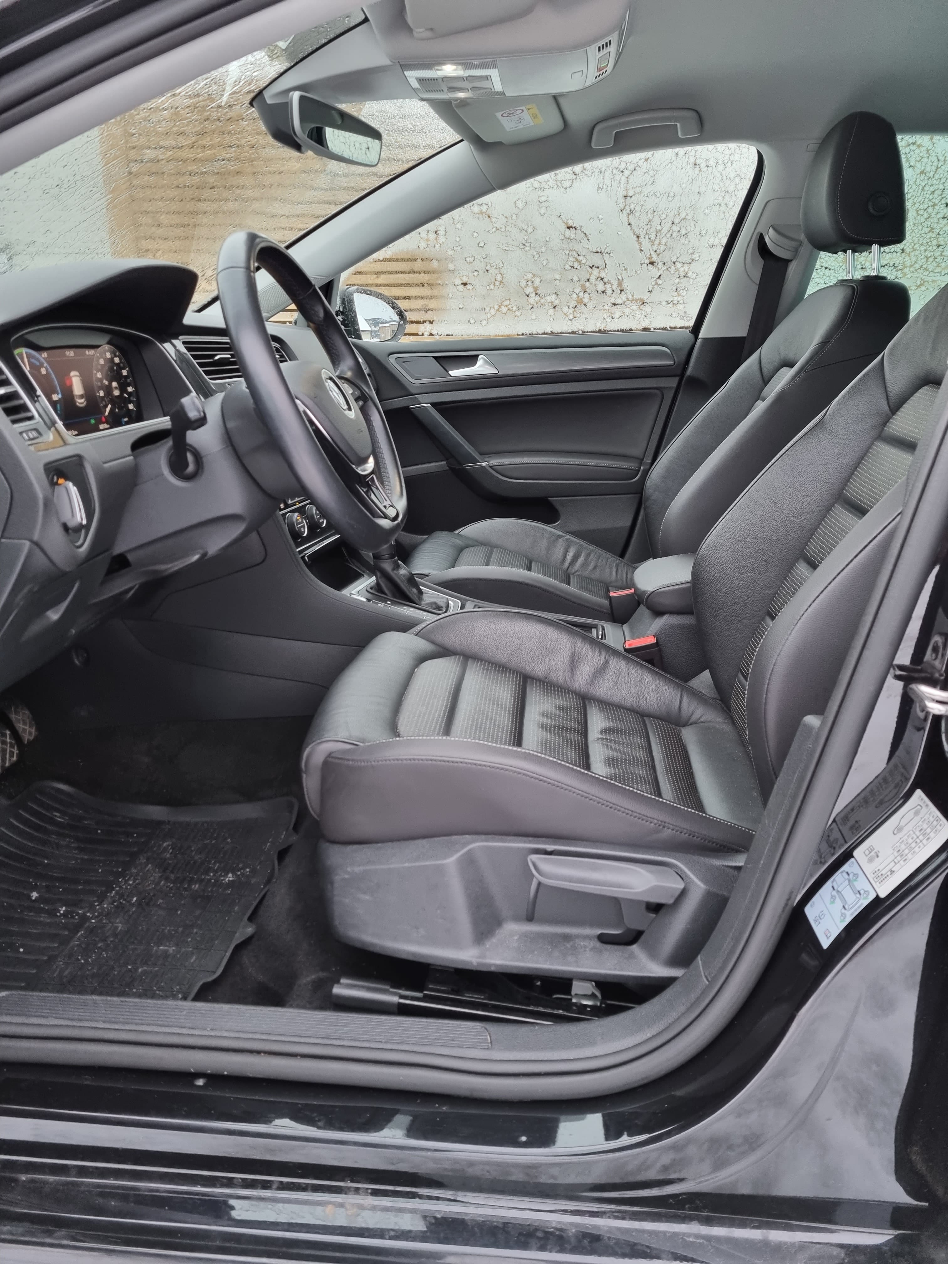 Volkswagen e-Golf 136hk Exclusive med Bluetooth audio
