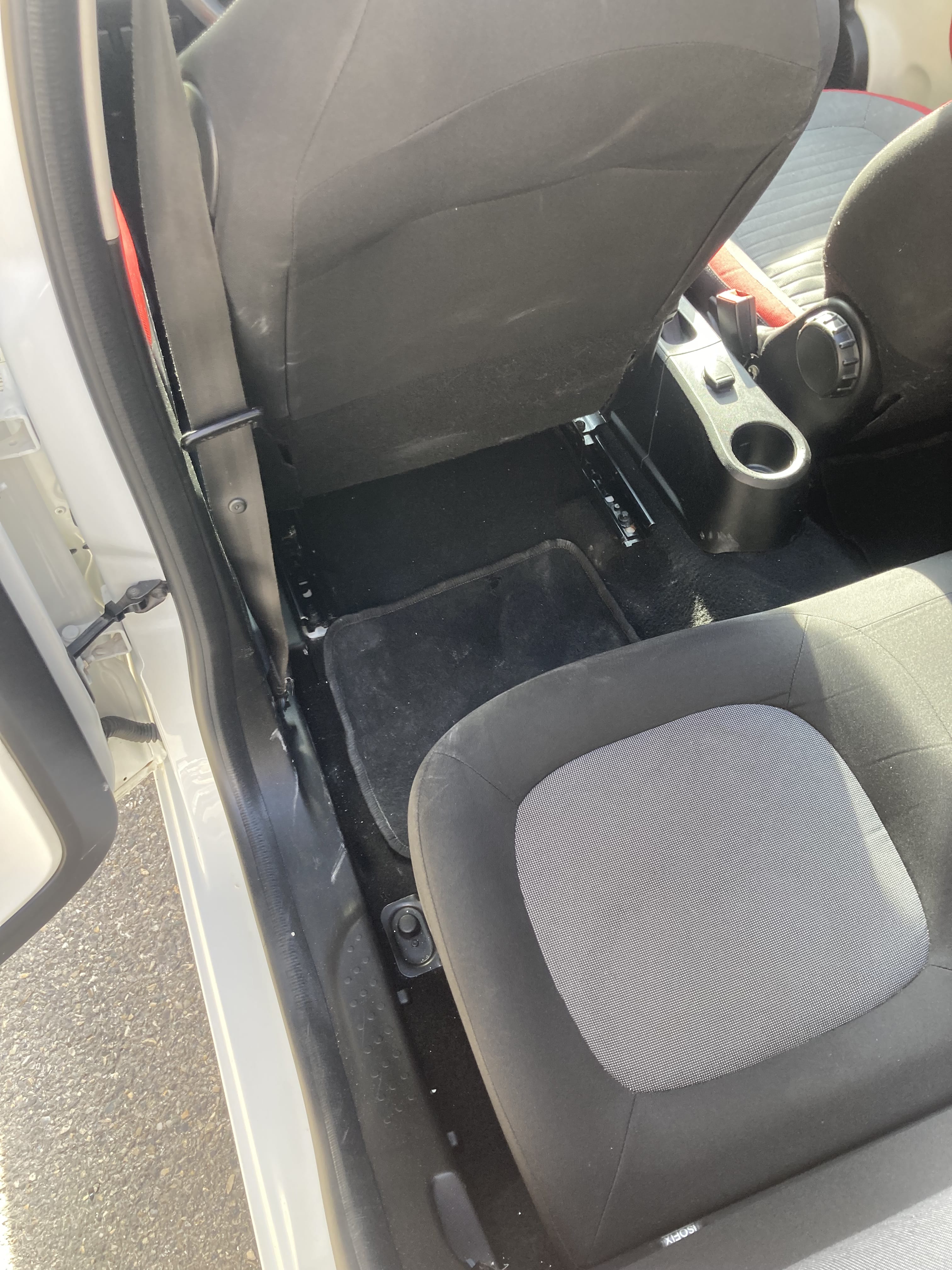 Renault Twingo III : cabriolet, stat. gratuit, métro Perier met Audio- / iPod-ingang