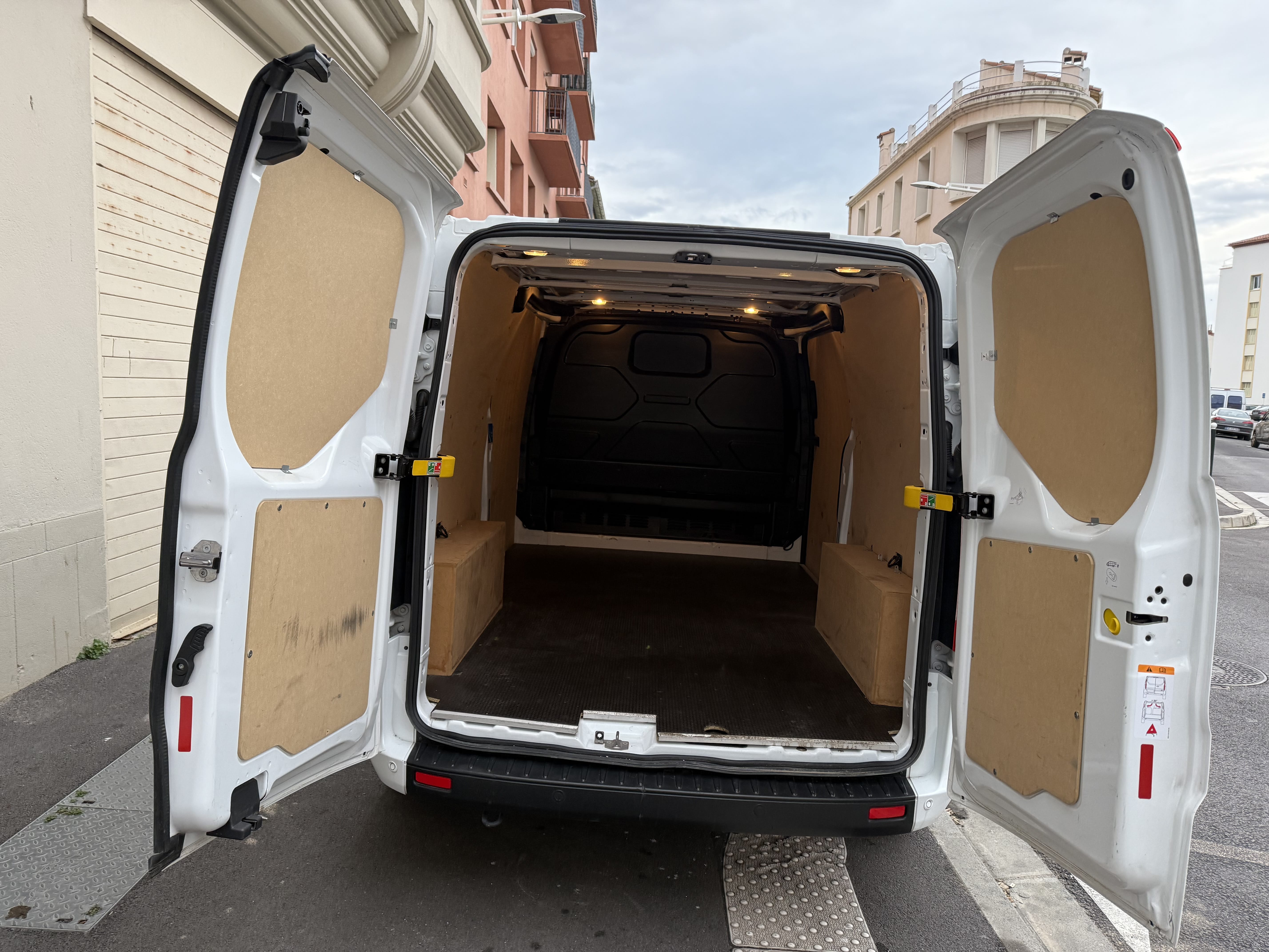 Ford Transit Custom Fourgon 340 2.0 EcoBlue 130CV L2H1 Trend Business avec Régulateur de vitesse