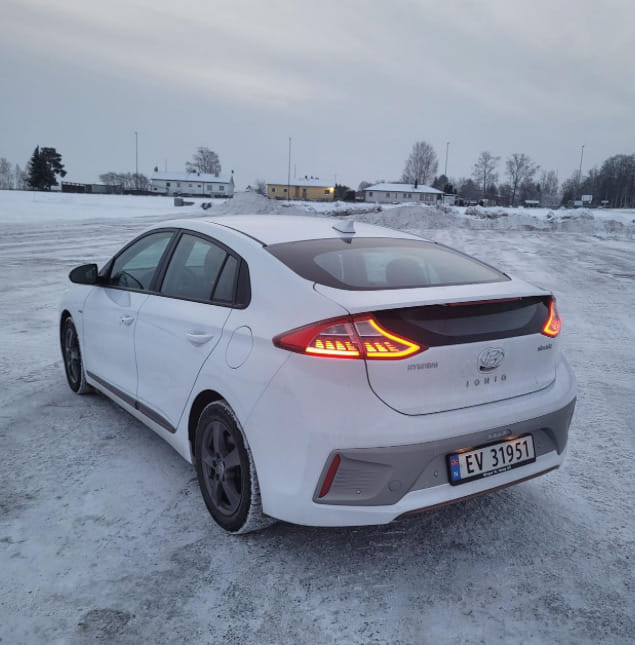 Hyundai Ioniq with GPS