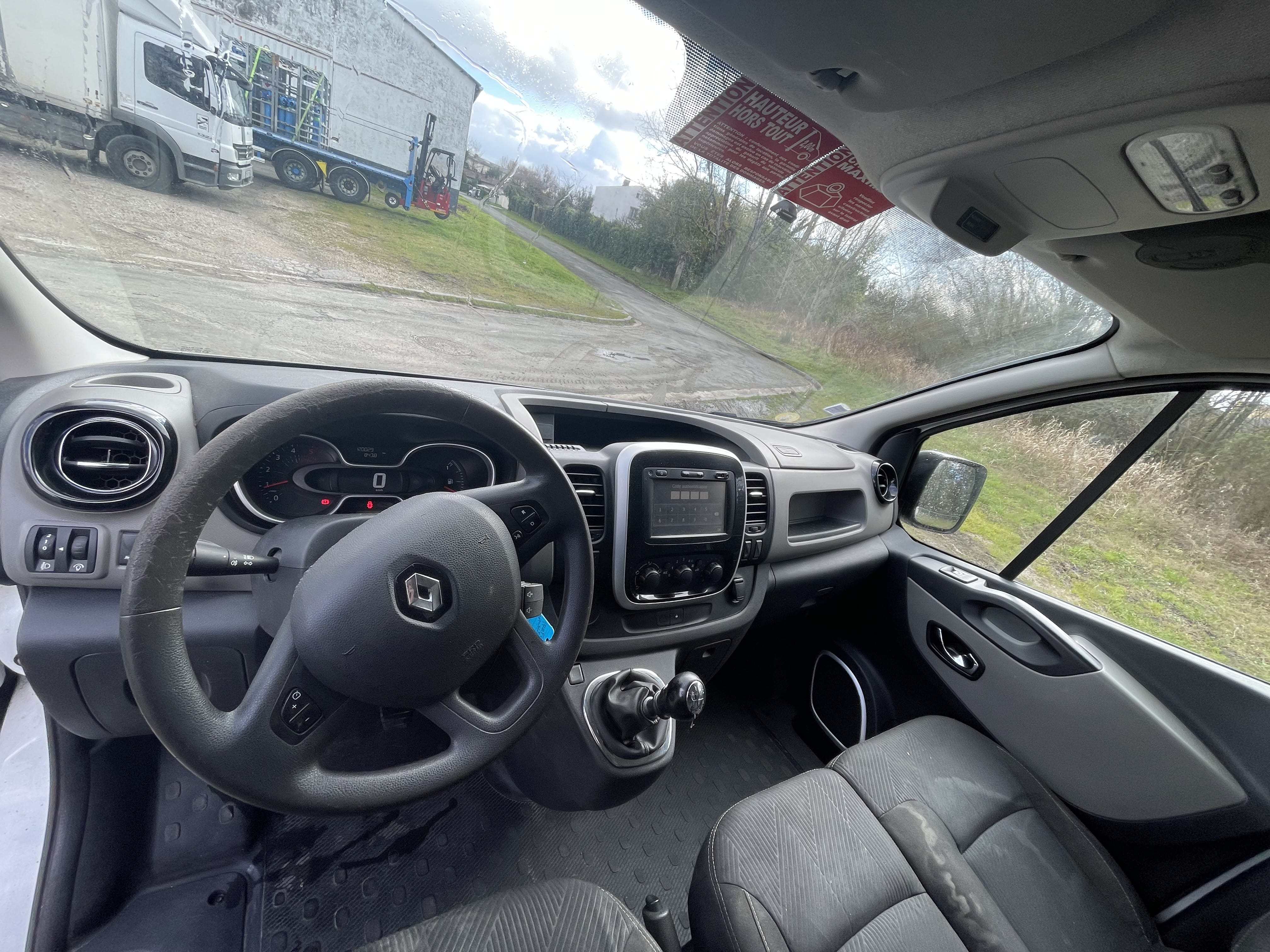 Renault Trafic  Louer version rallongée L2 à la Gare  – Idéal déménagements et transports pro ! with Cruise control