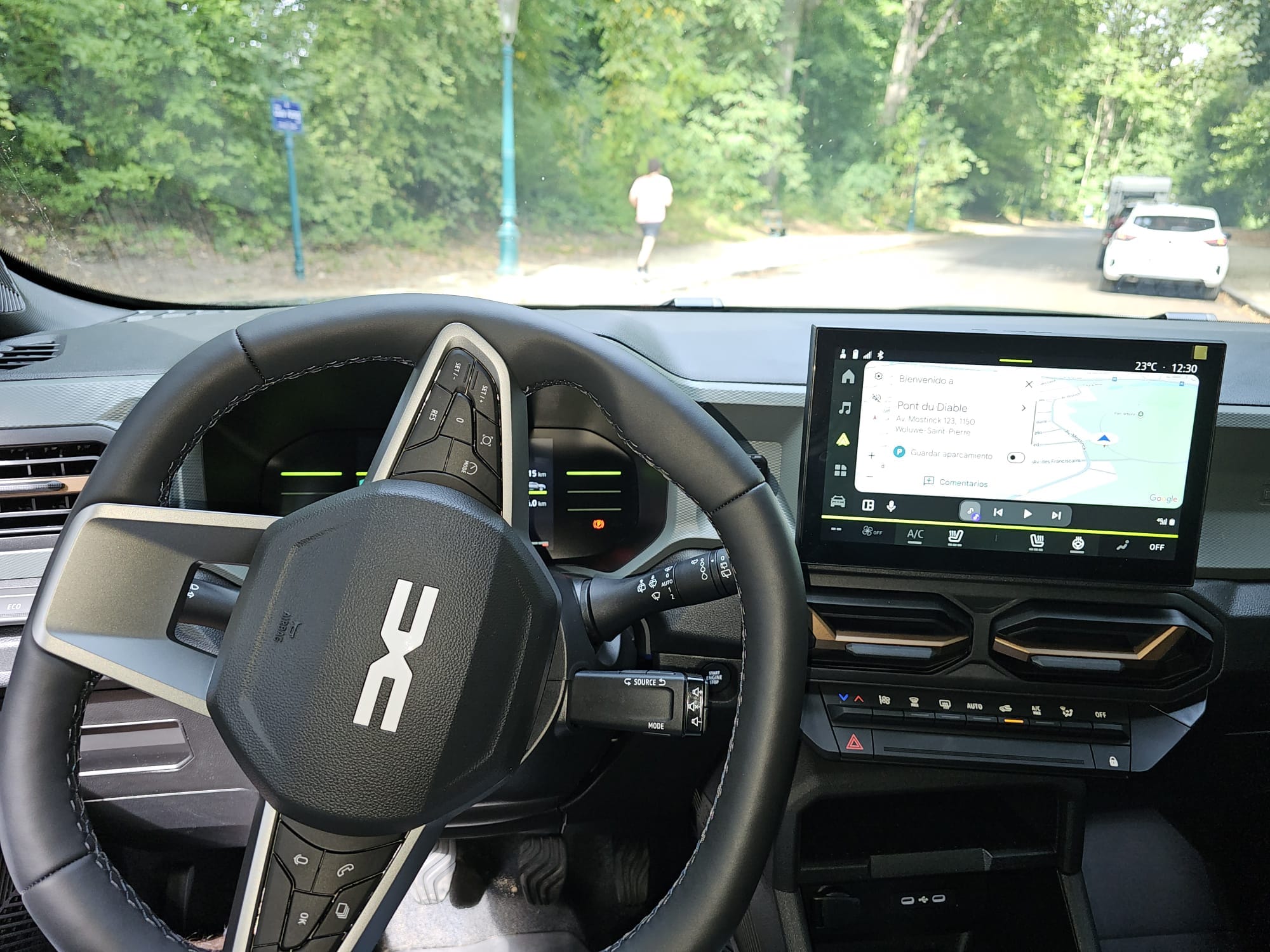 Dacia Duster Hybride with Backup camera