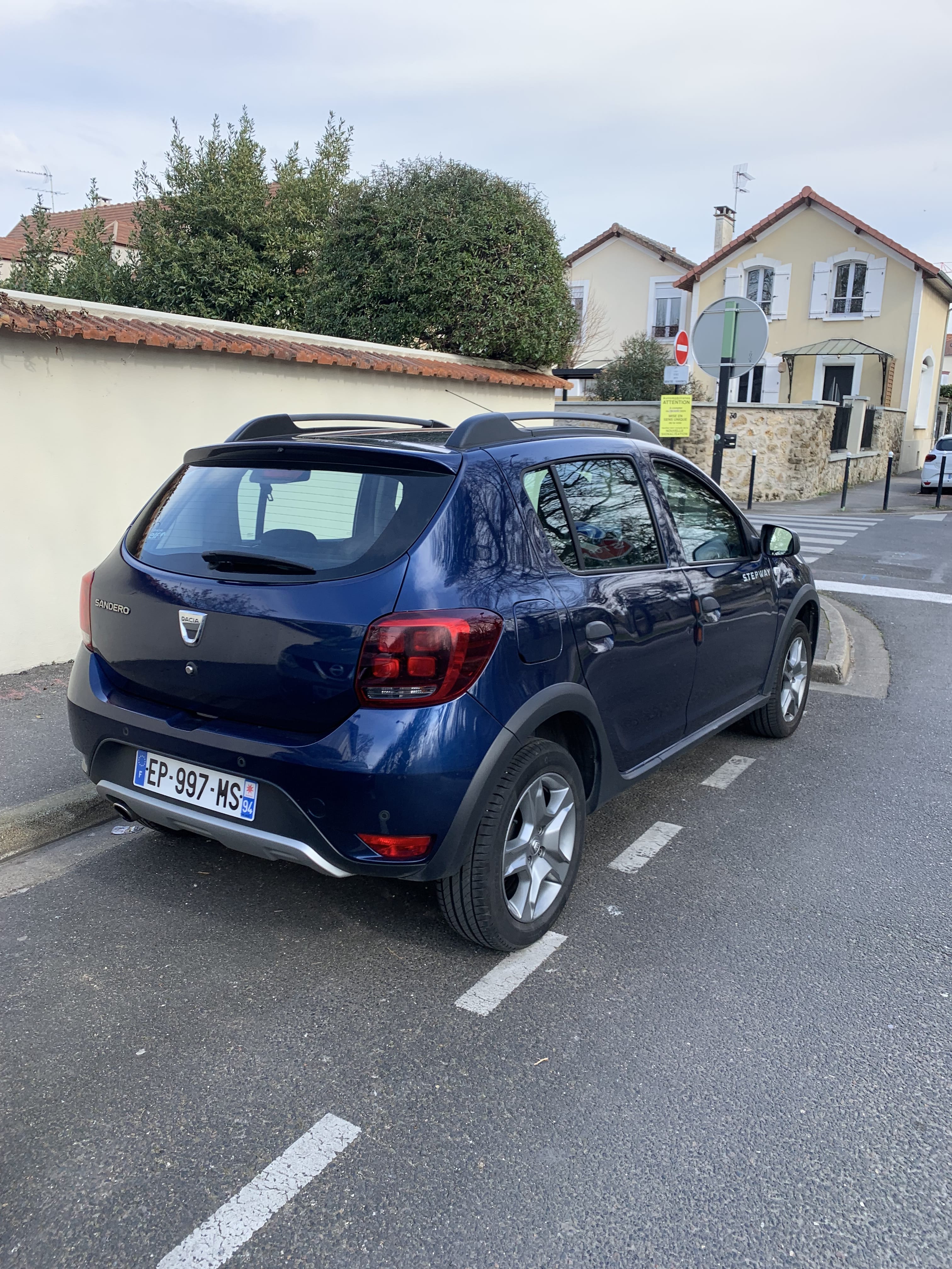 Dacia Sandero Stepway mit Navigationsgerät
