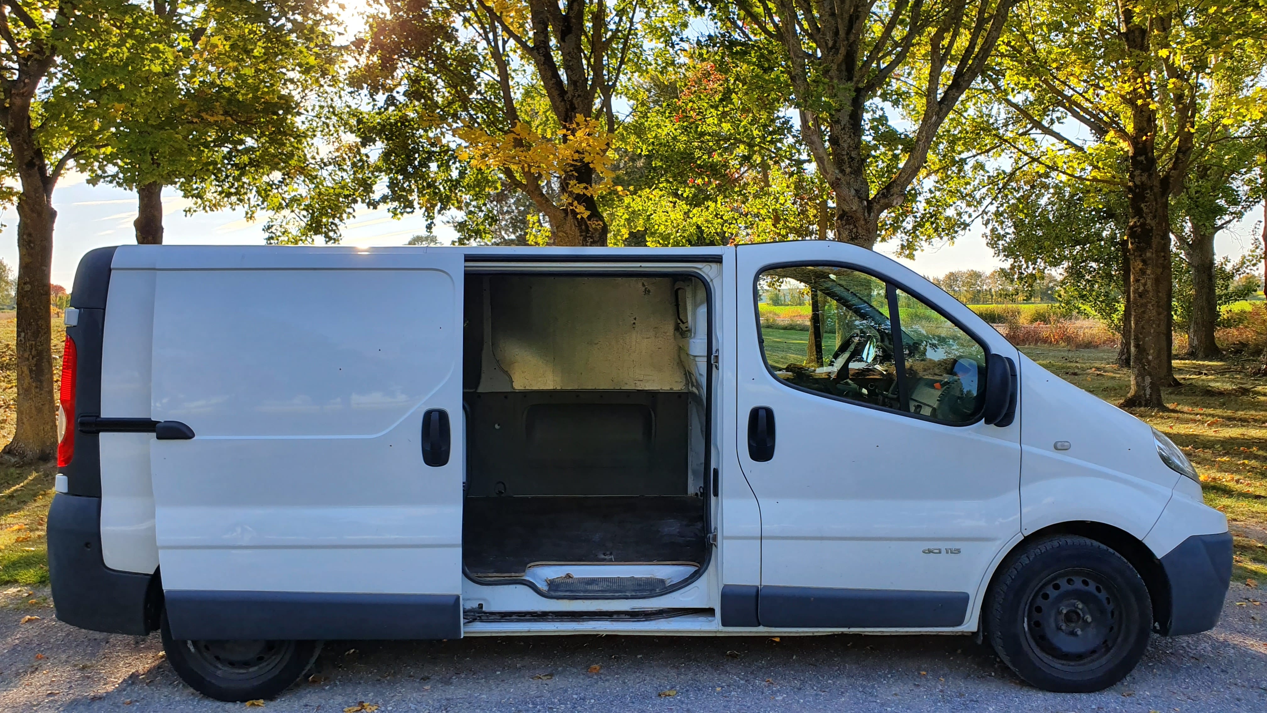 Renault Trafic Rallongé 7M3 + Radar de Recul avec Audio Bluetooth