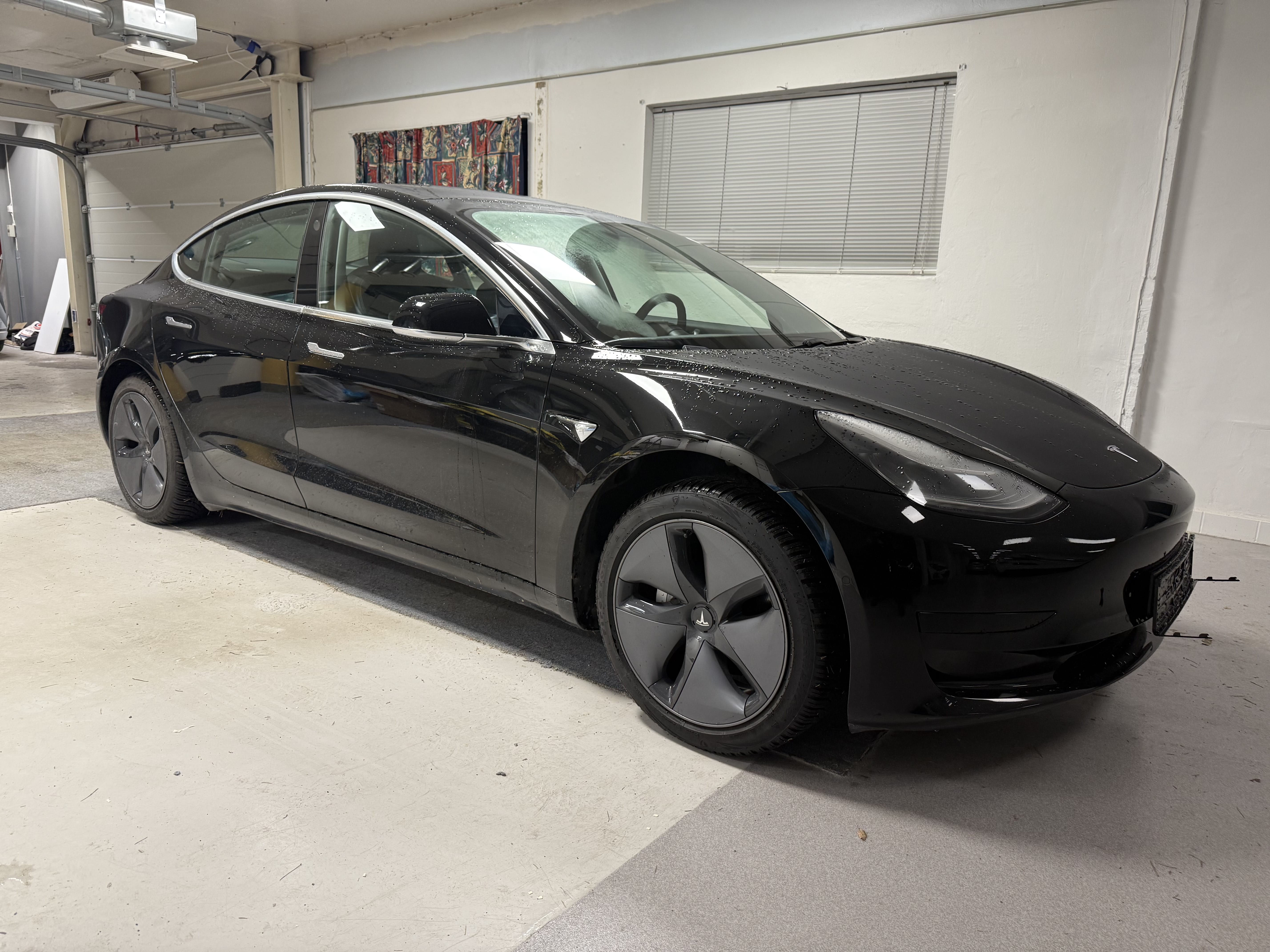Tesla Model 3 med Aircondition