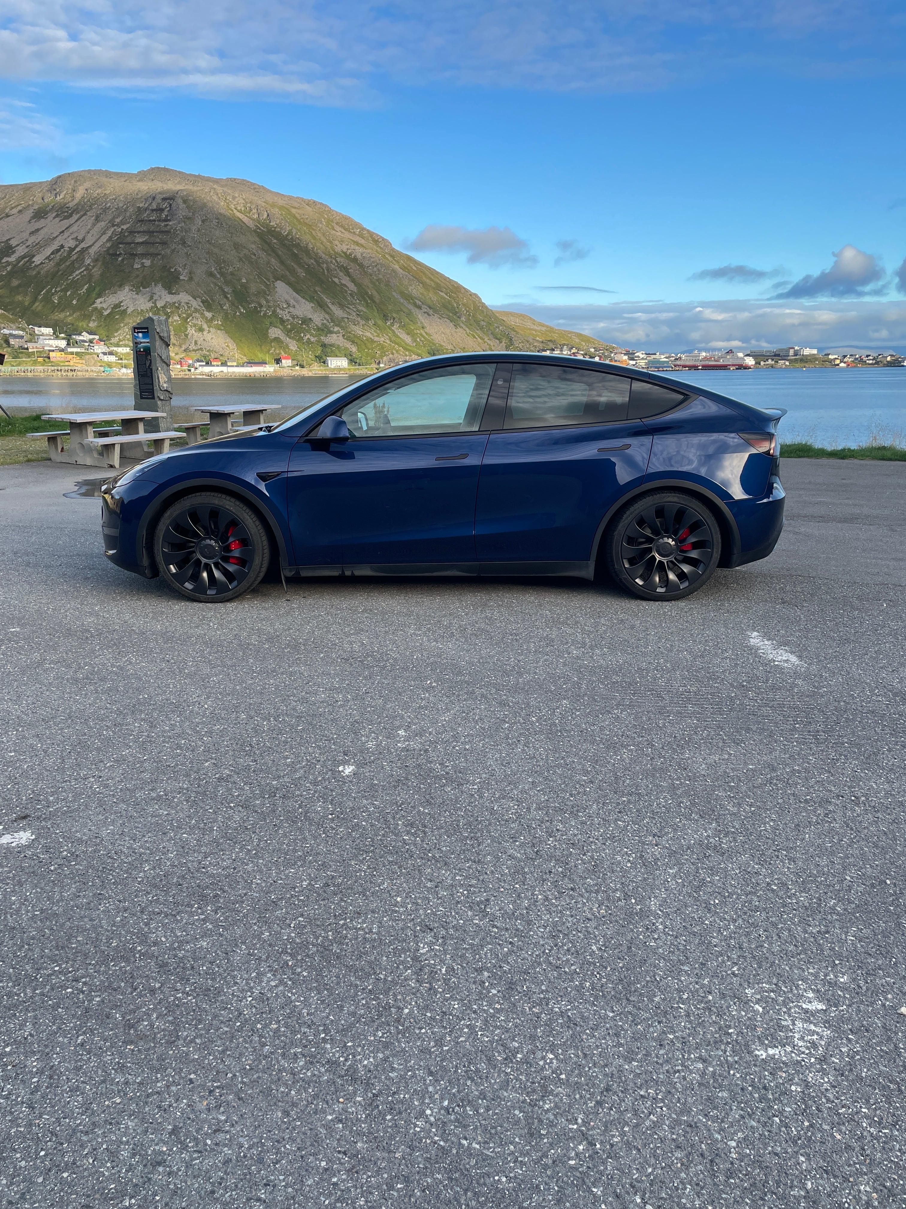 Tesla Model Y Performance med Aircondition