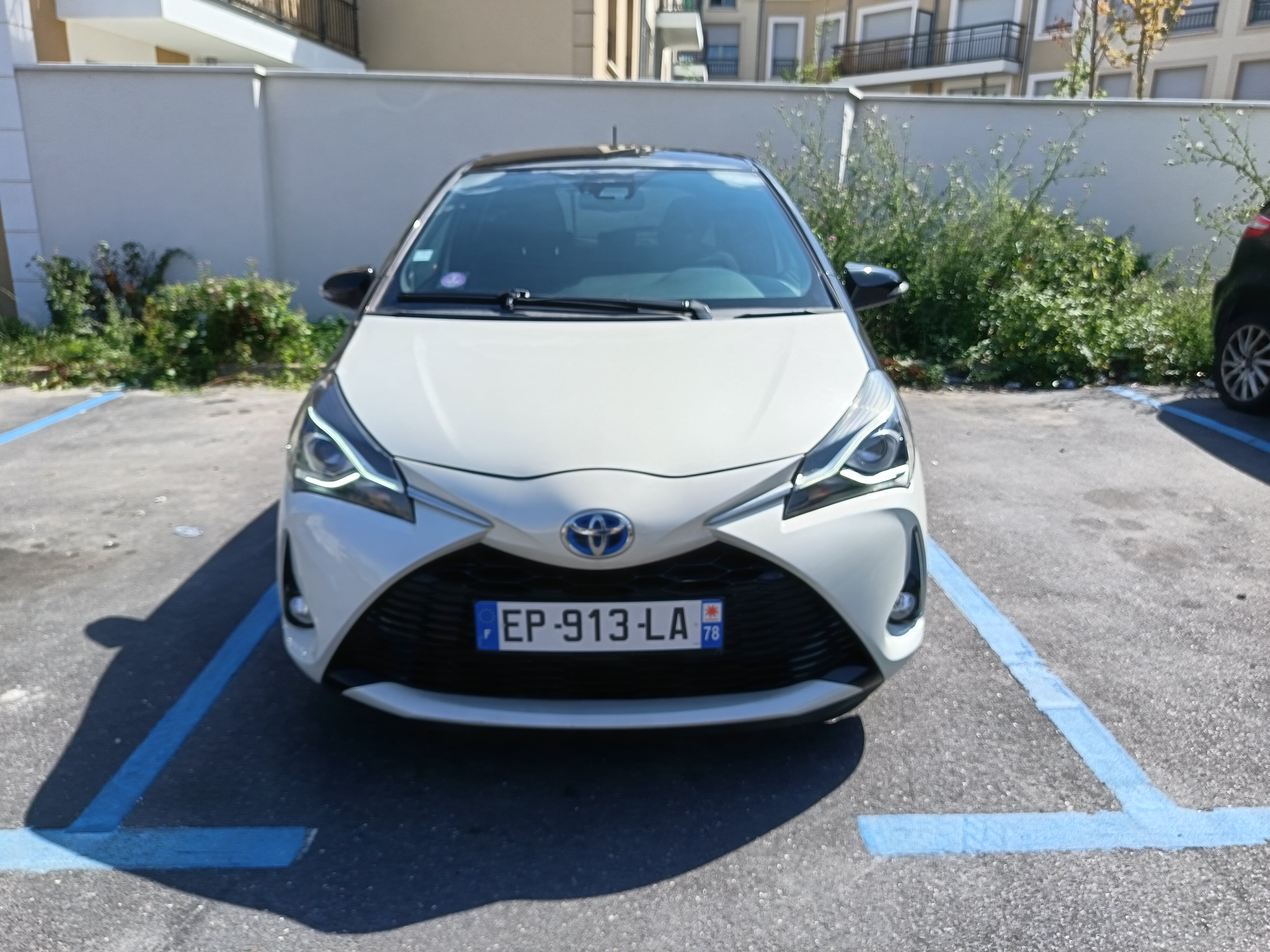 Toyota Yaris Hybride, 2017, Essence 98 / Électrique (hybride), automatique