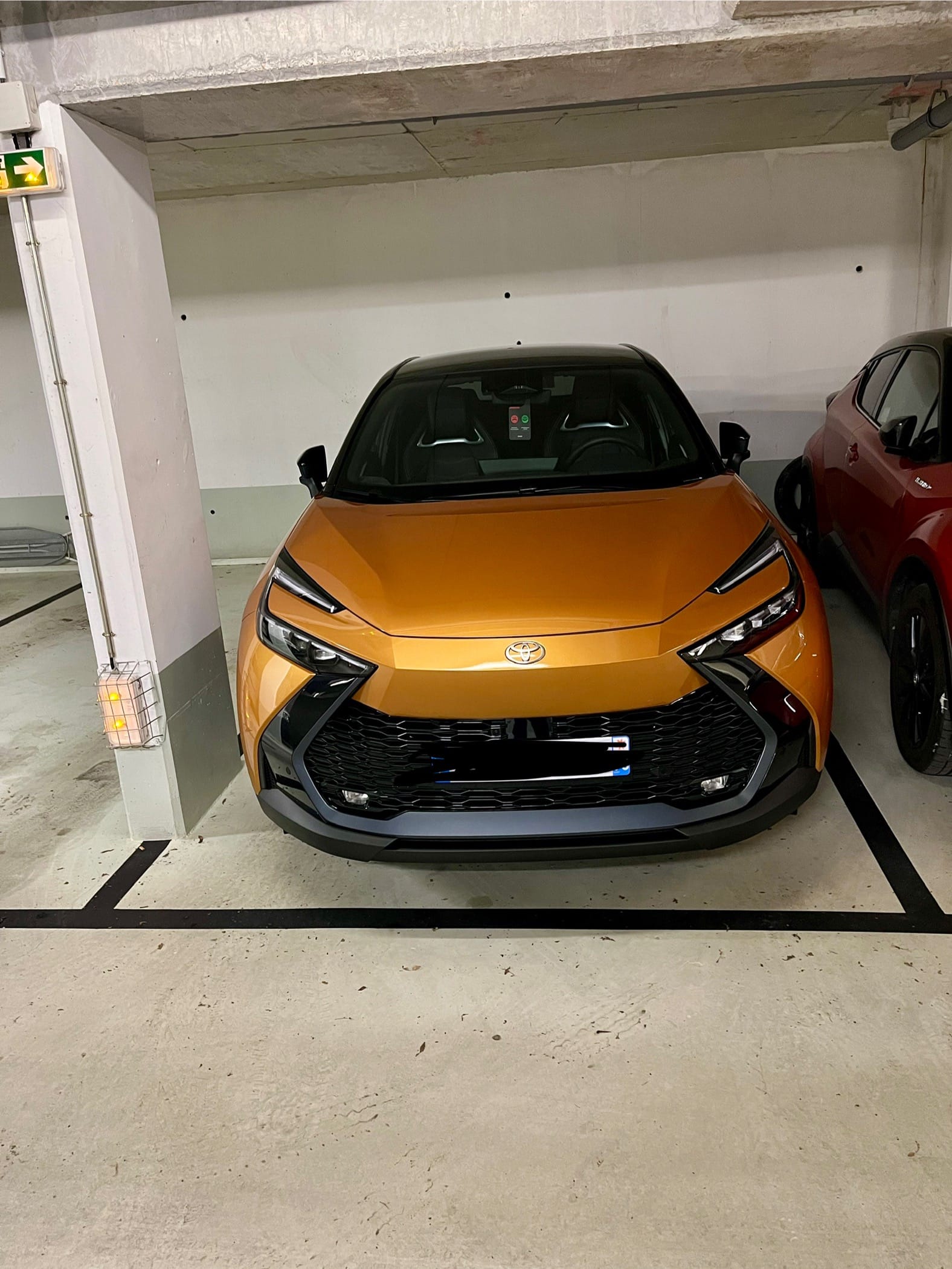 Toyota C-HR Hybrid, 2024, Essence 95 / Électrique (hybride), automatique