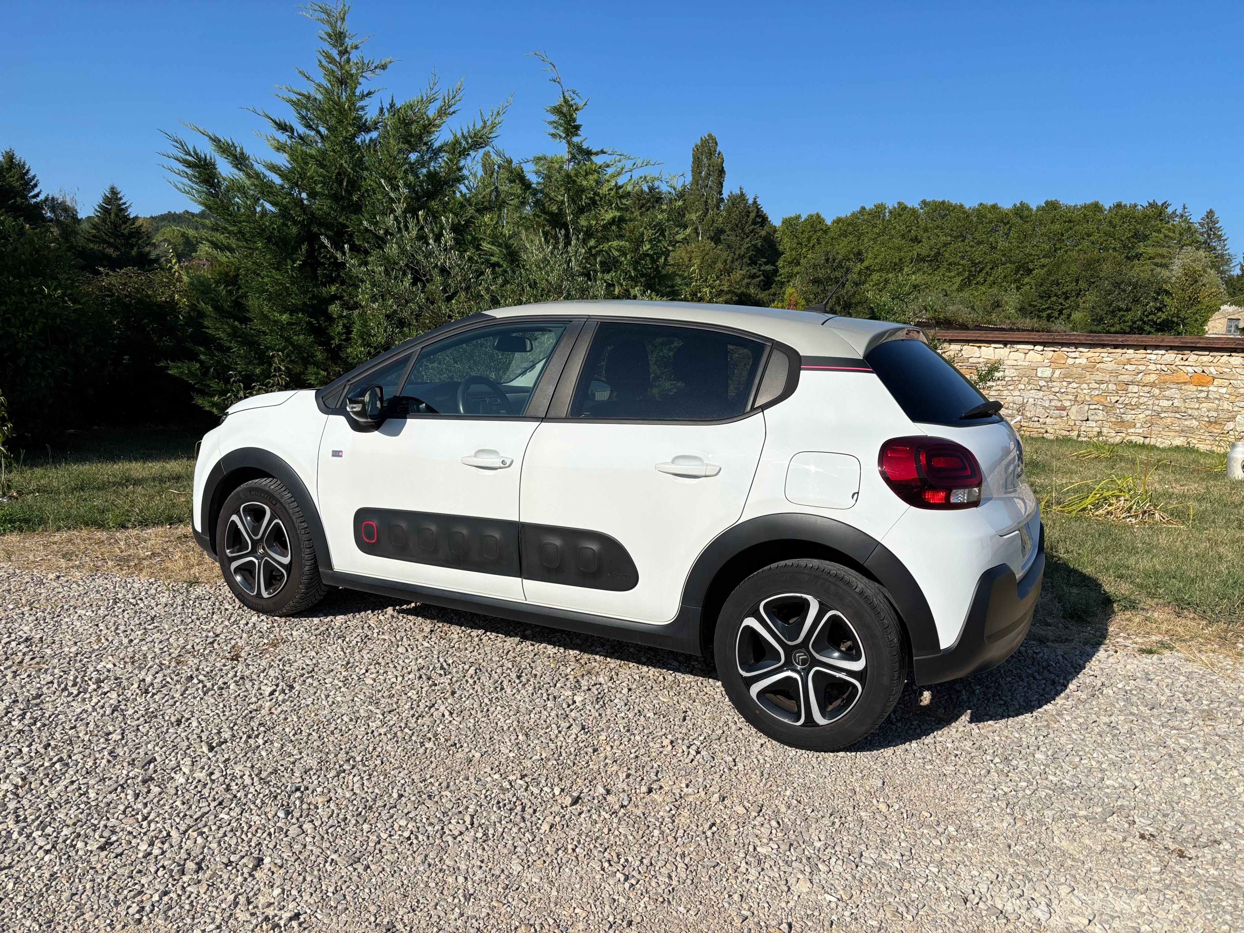 Citroen C3 1,2 110 cv  eat6 automatique avec Caméra de recul