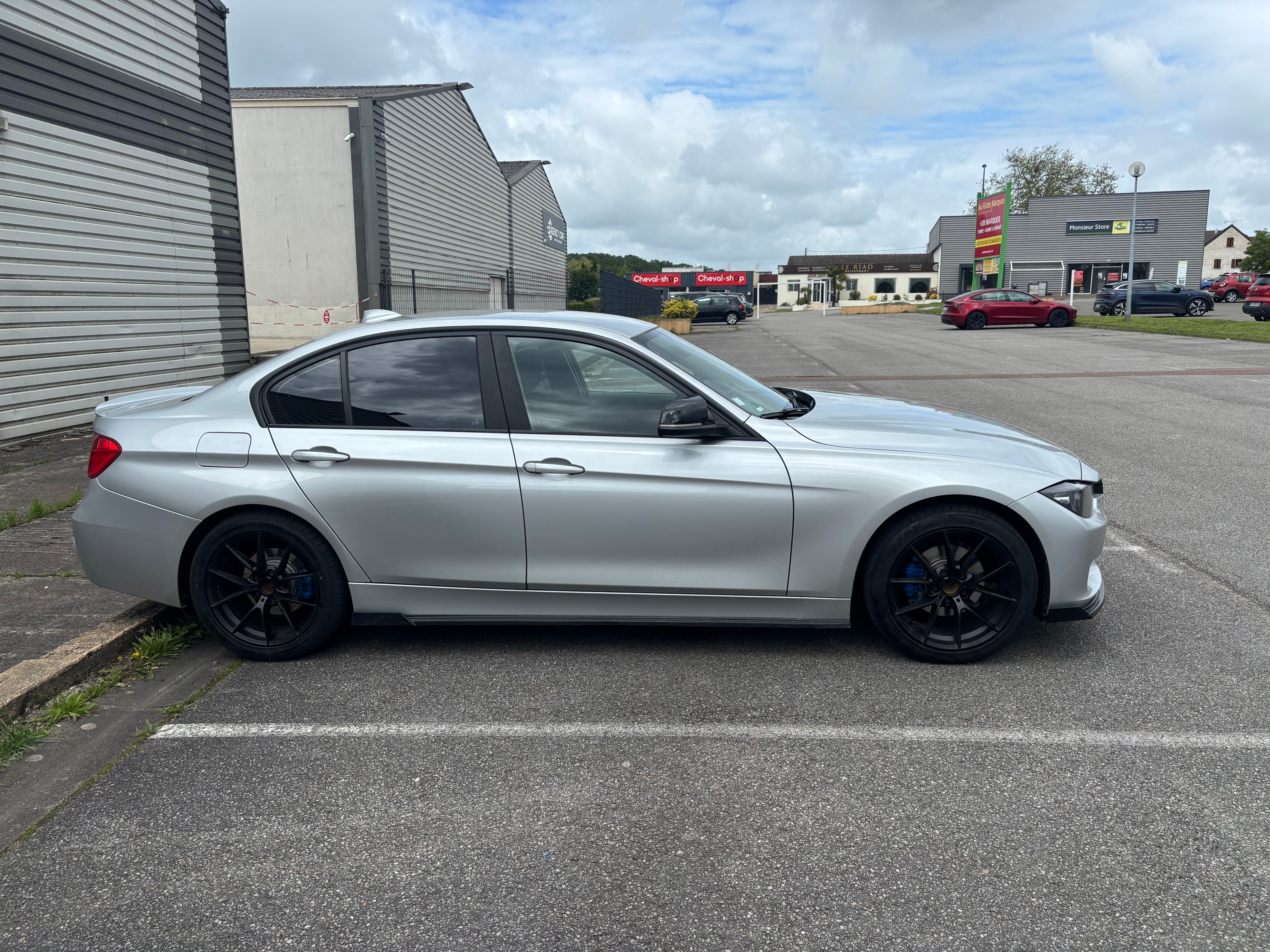 BMW Série 3 320i avec Climatisation