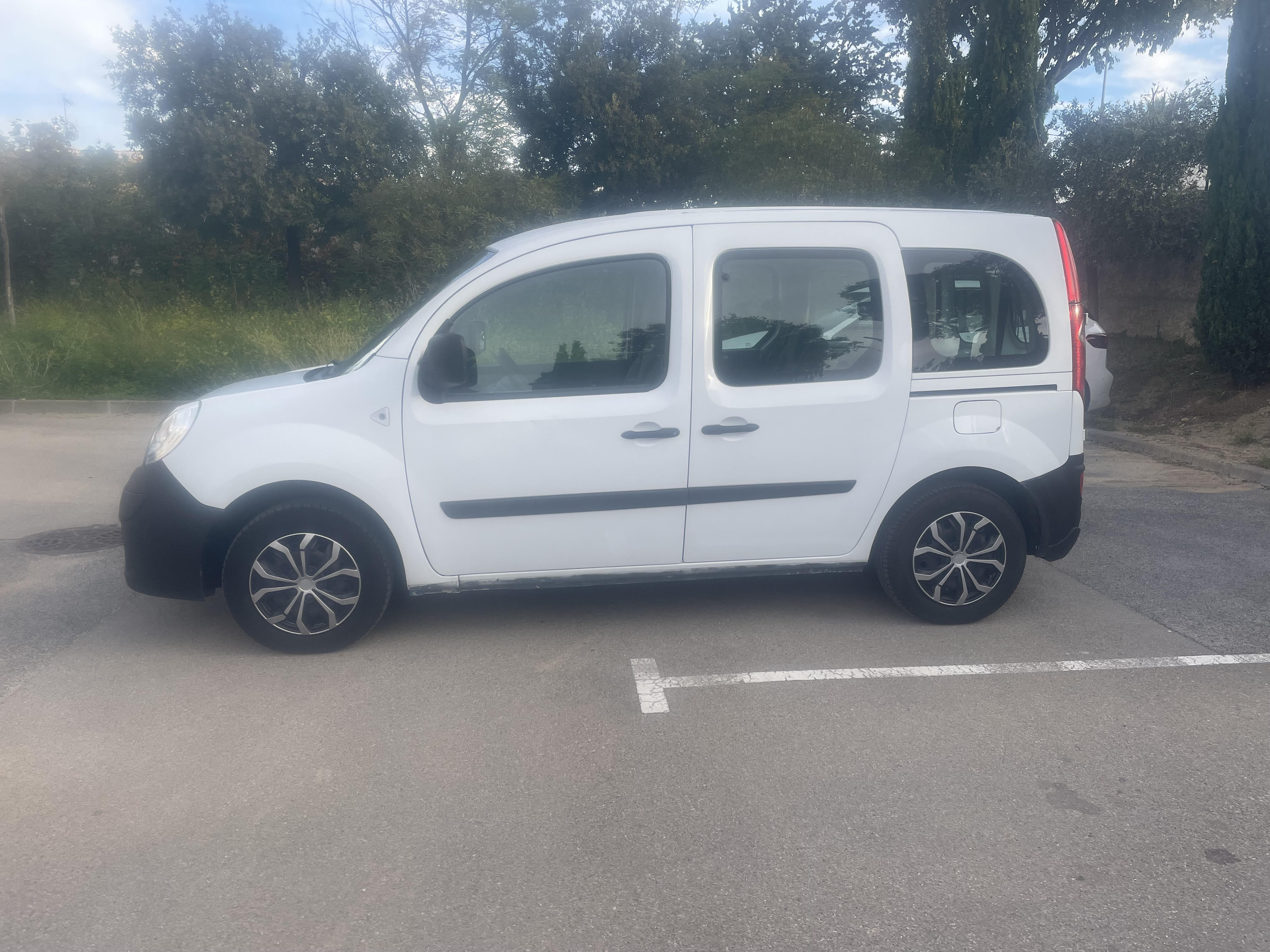 Renault Kangoo  1.5cDi TPMR 4 places + 1 Fauteuil ou 4 places + 3 vélos met Airco