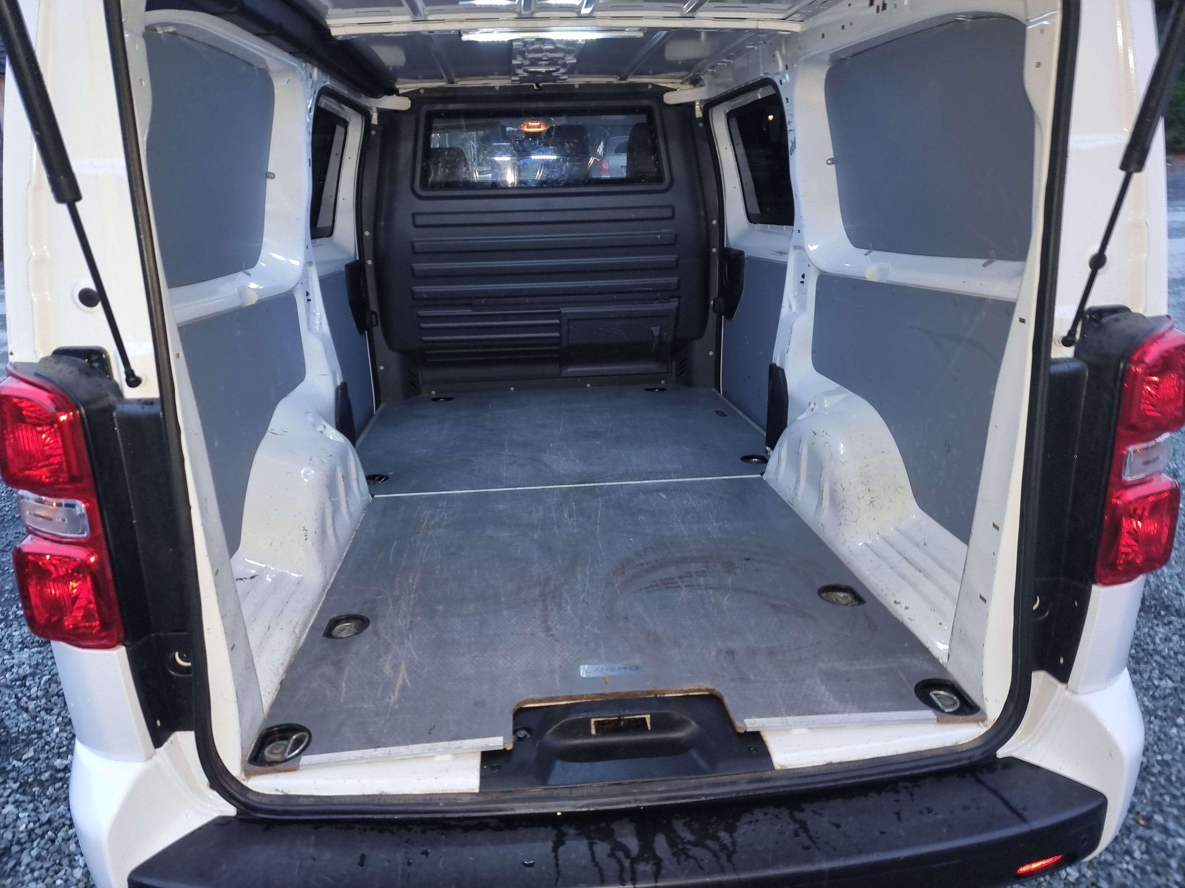 Peugeot Expert 150hk L3 2019 + Skaphenger med Lydinngang