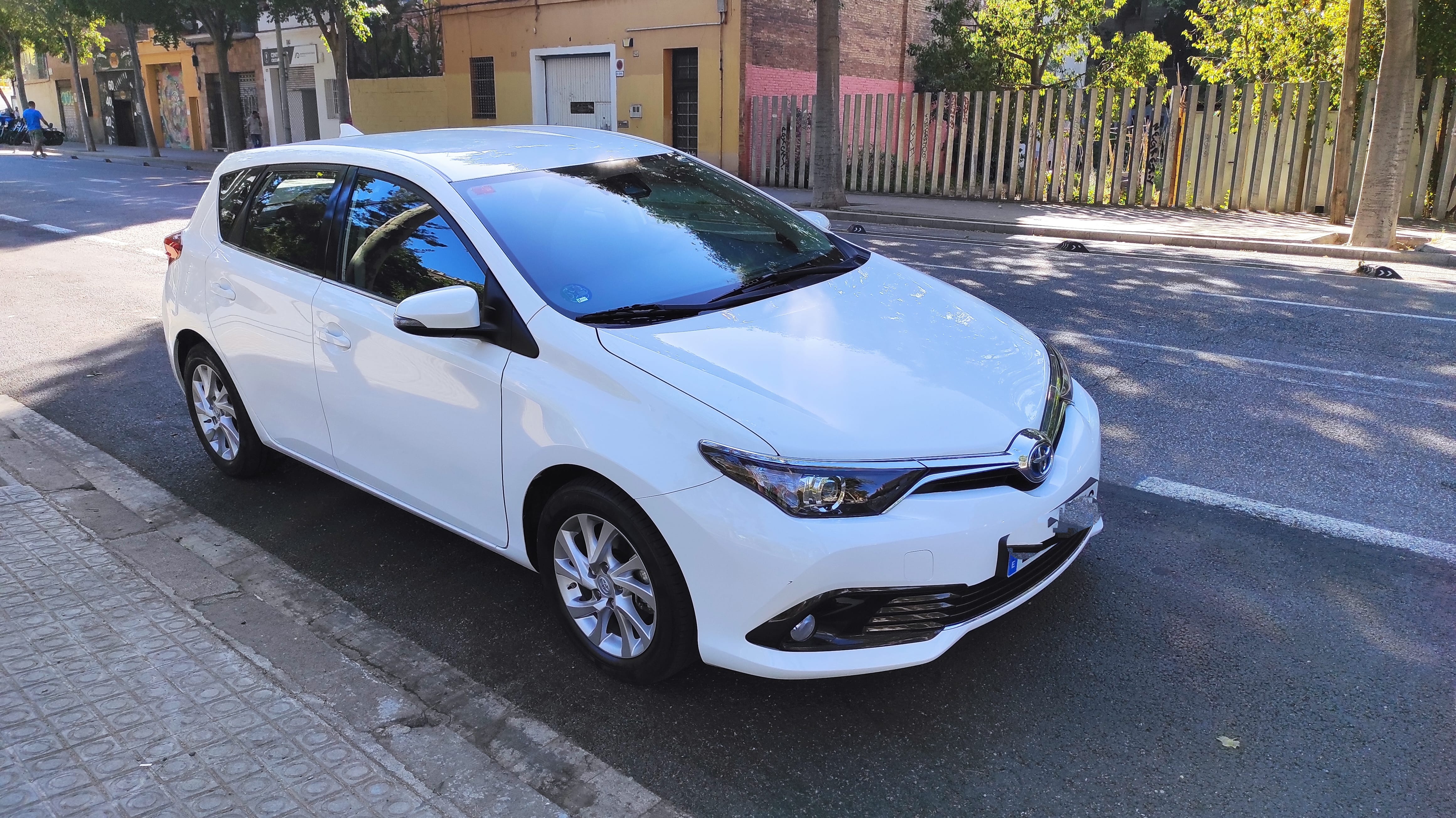 Toyota Auris, 2018, Gasolina 98 / Electric (hybrid), automatic