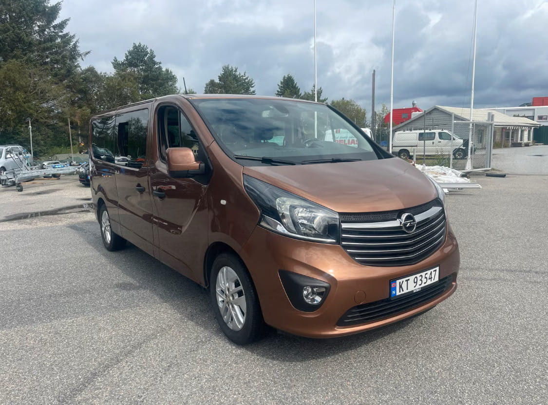 Opel Vivaro Minibuss, 2016, Diesel, 8 seter