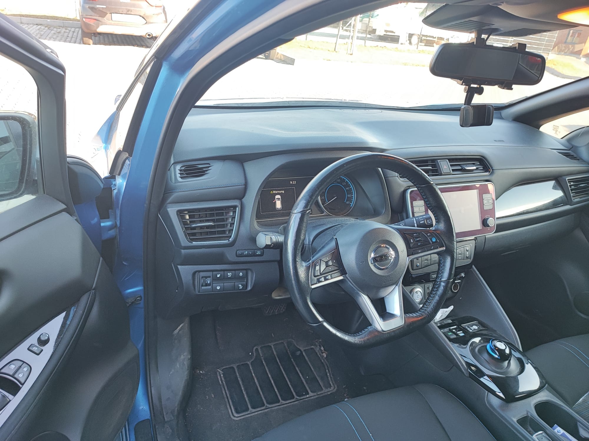 Nissan Leaf mit Navigationsgerät