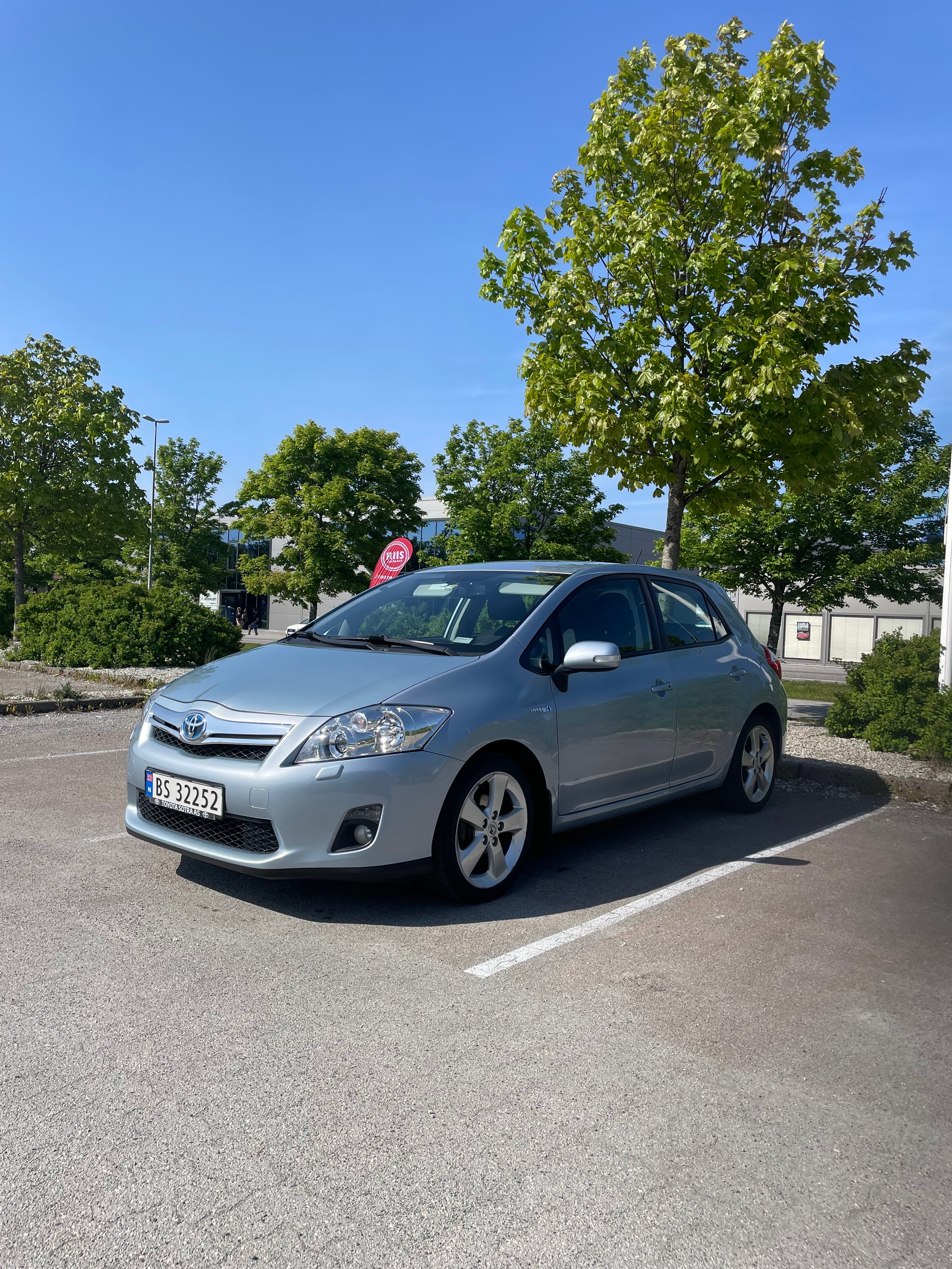 Toyota Auris, 2011, Blyfri 95 / Elektrisk (hybrid), automatisk
