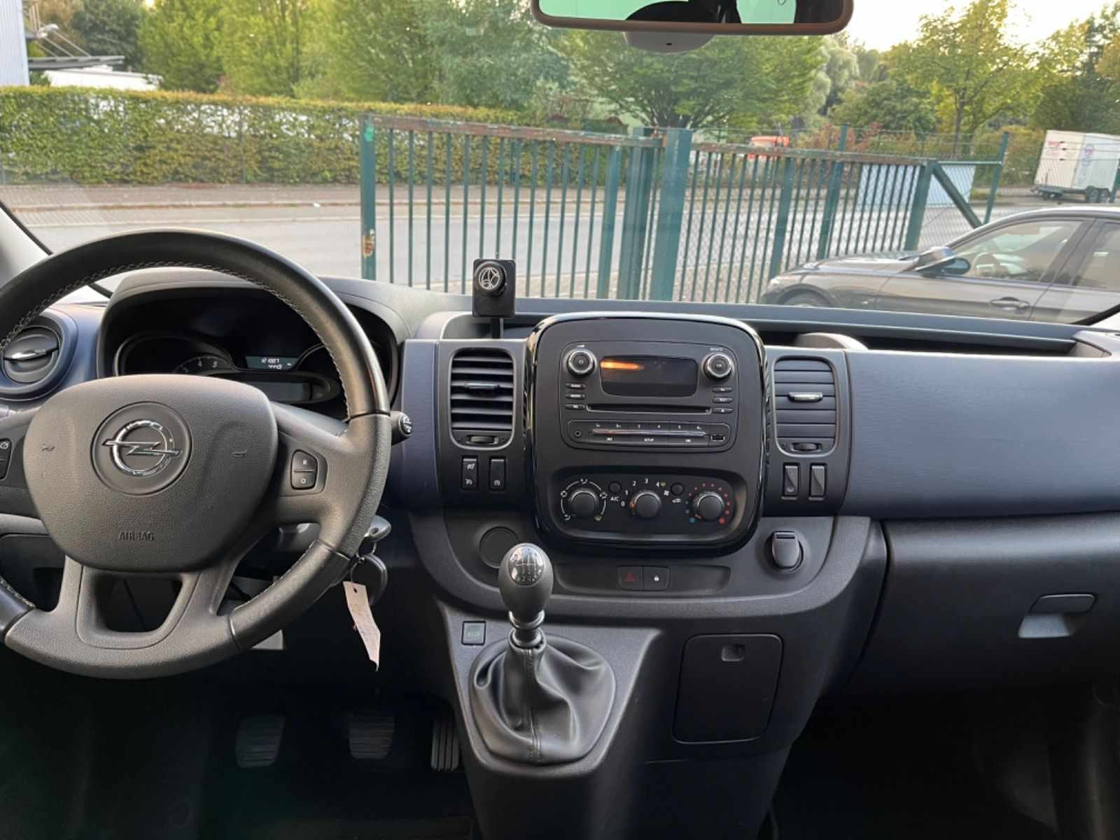 Opel Vivaro Combi avec Siège bébé