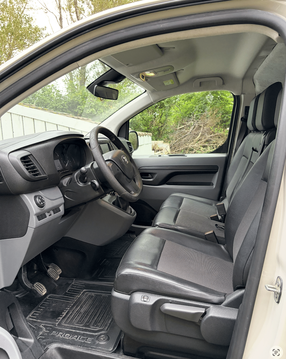 Toyota Proace Varebil with Backup camera