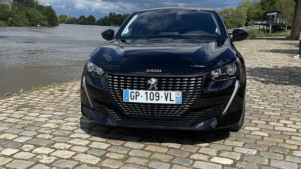 Peugeot 208 Louez la Peugeot 208 GT-Line – Sportivité, Technologie & Confort à Bordeaux ! avec Android Auto