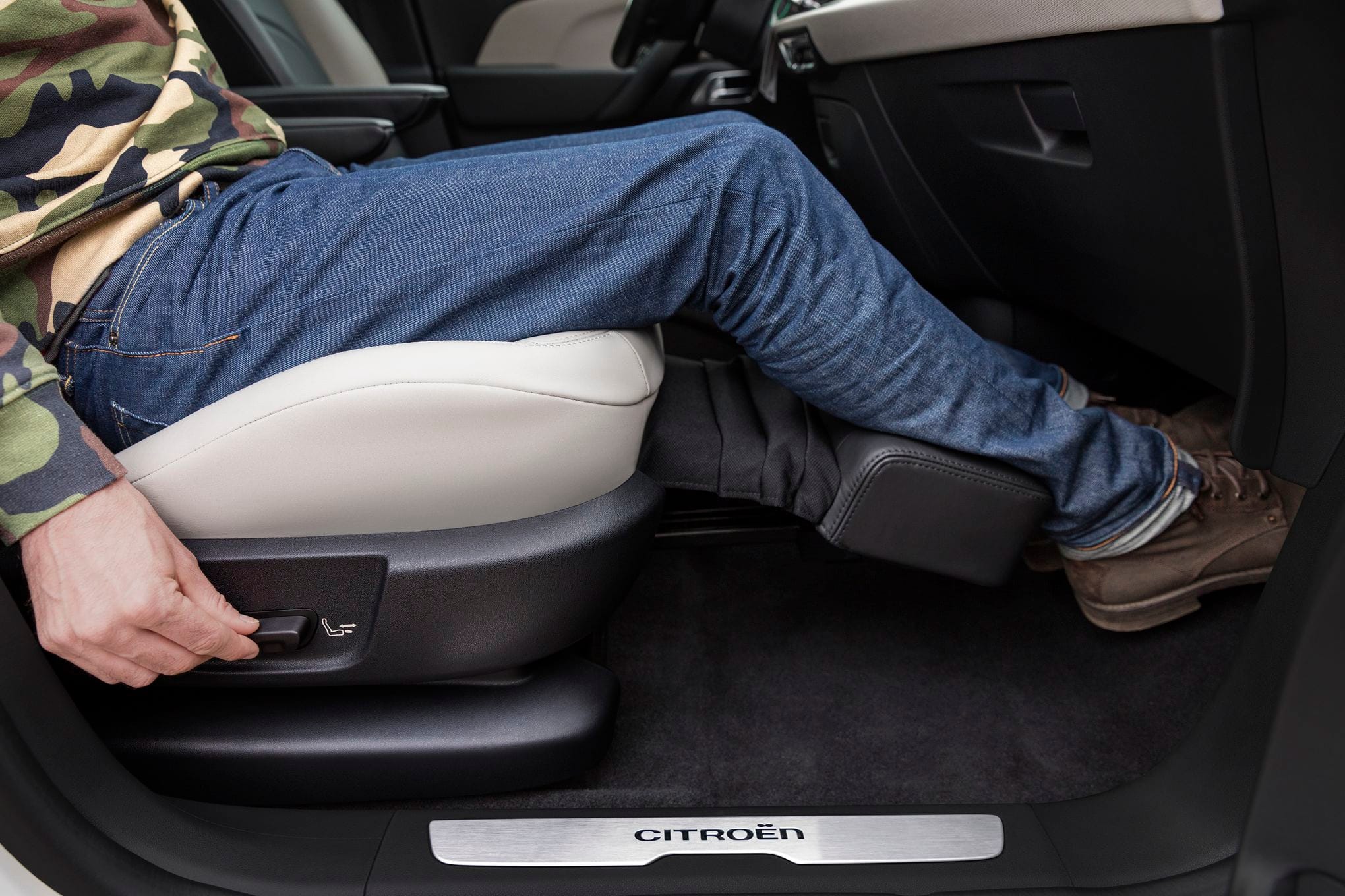 Citroen C4 Grand Picasso 2 l blue hdi avec Siège bébé
