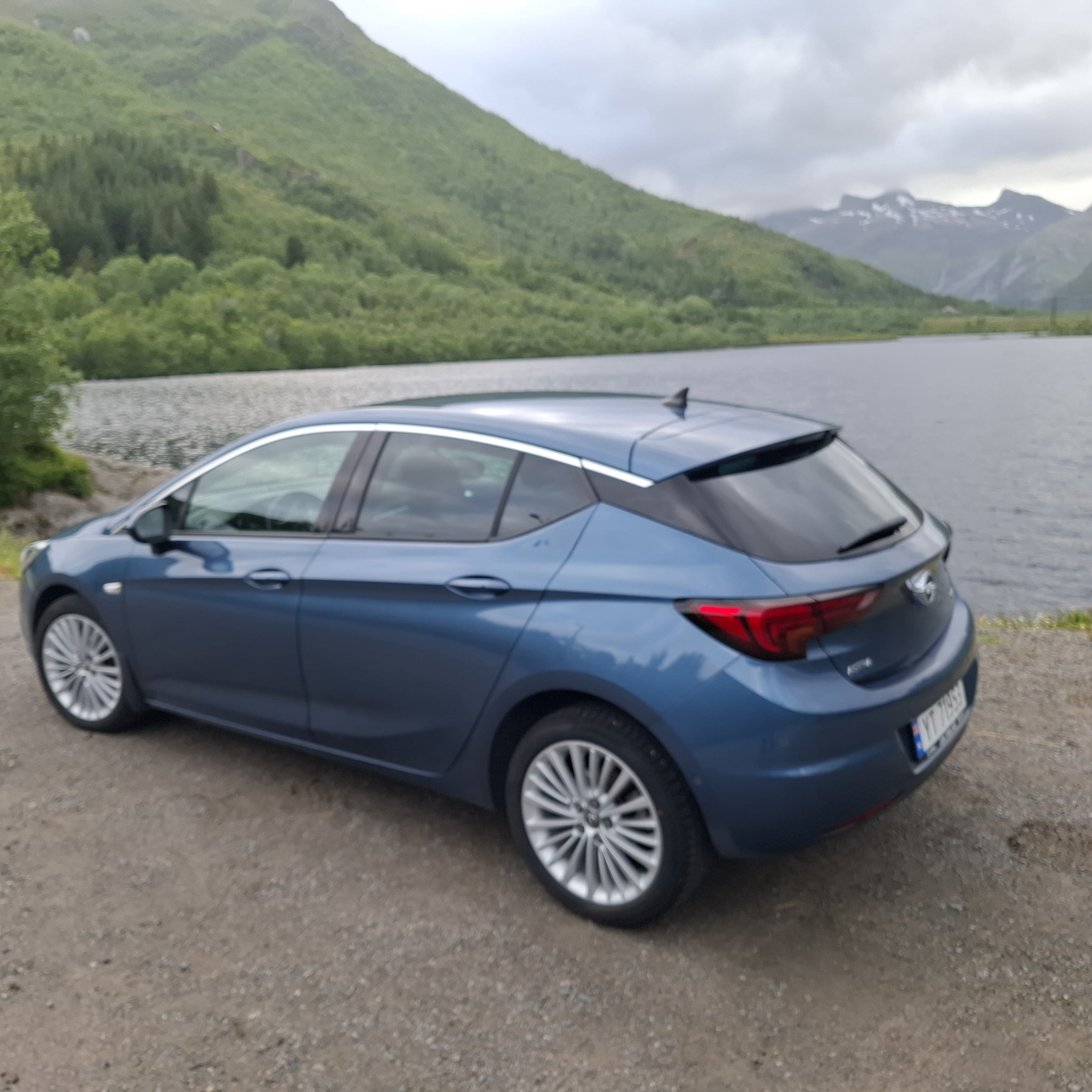 Opel Astra with Backup camera