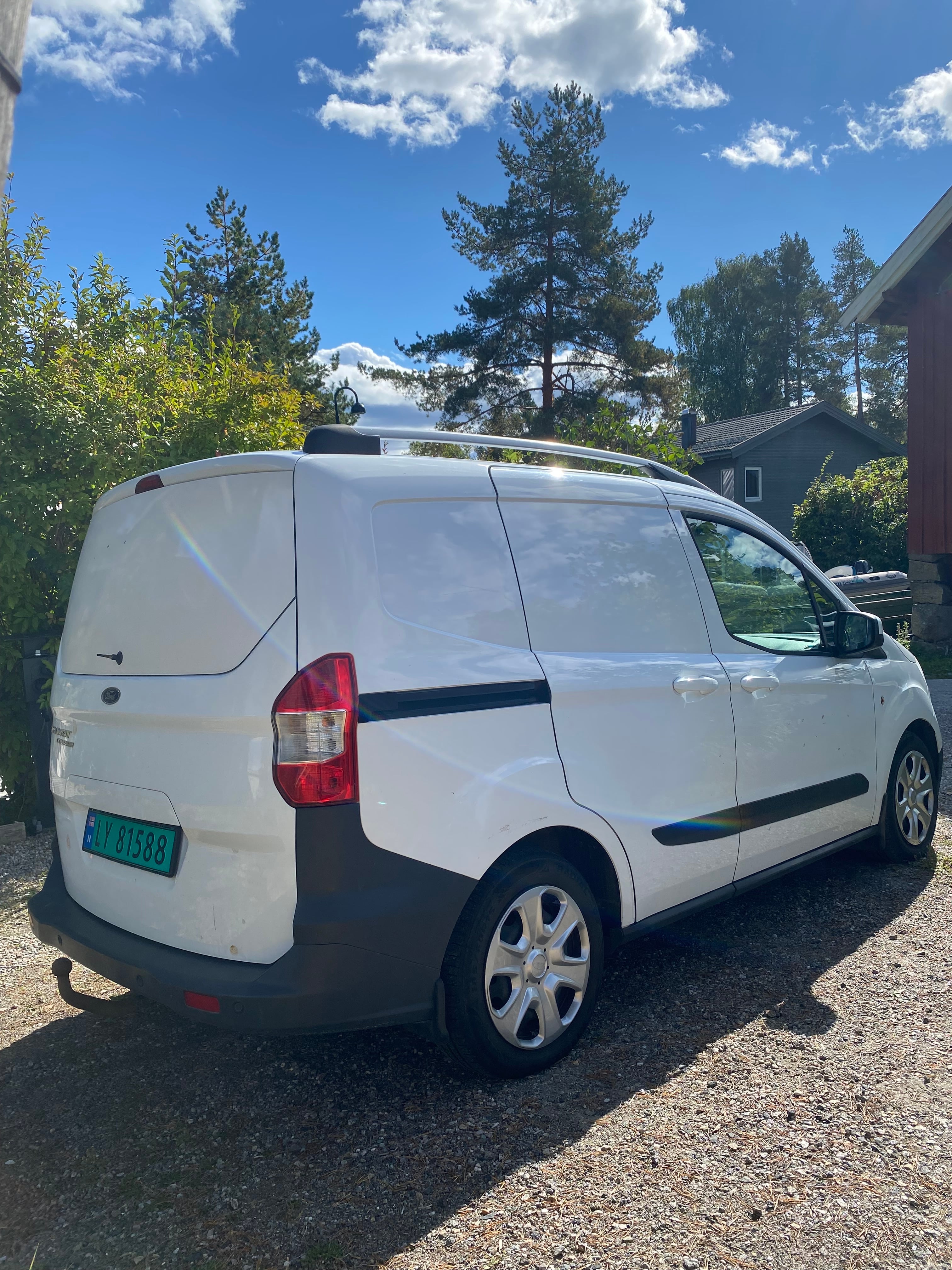 Ford Transit Courier Combi med USB ladeuttak