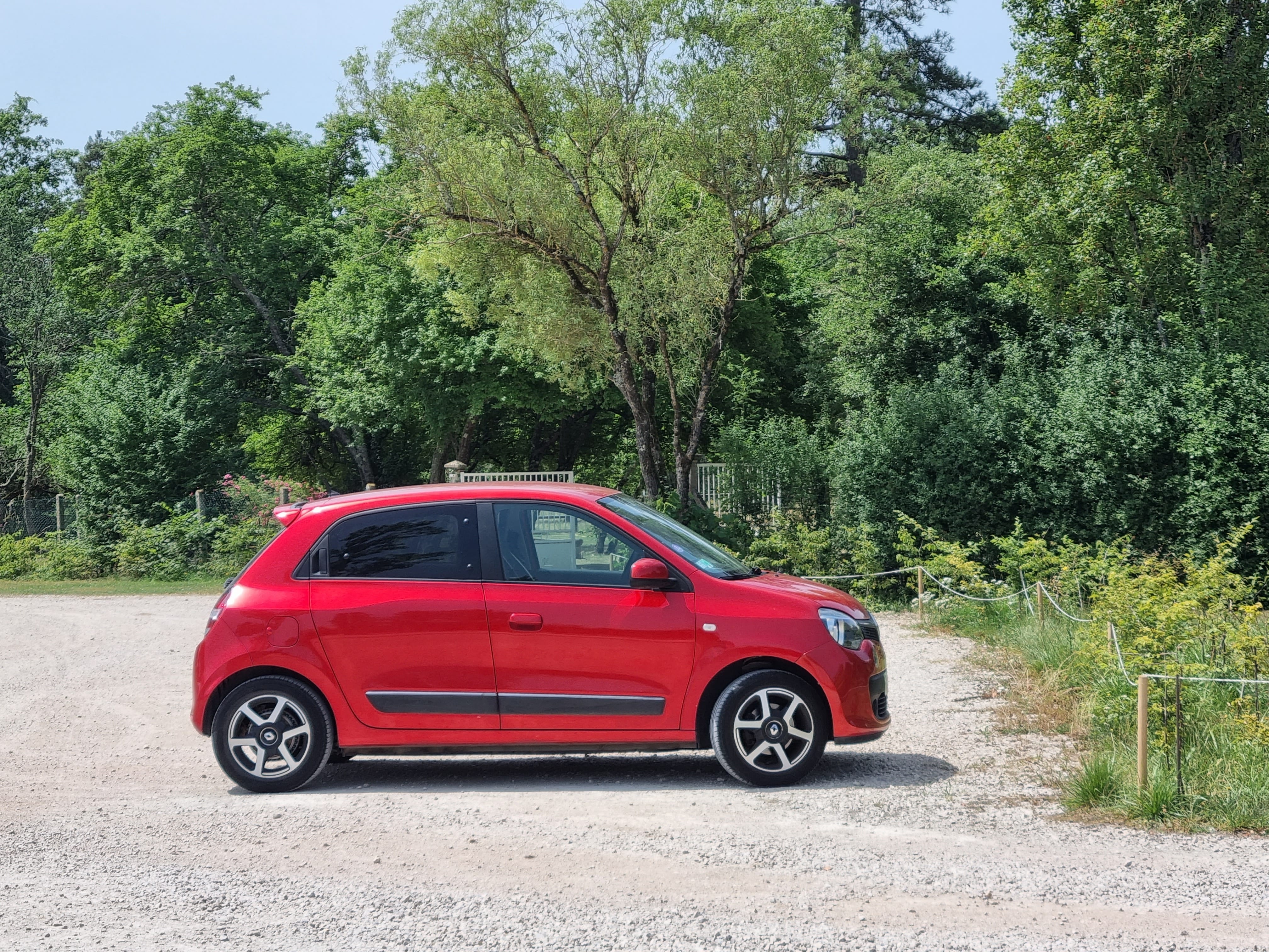 Renault Twingo 90 ch Boite auto équipée 4 Pneus Neiges avec Climatisation