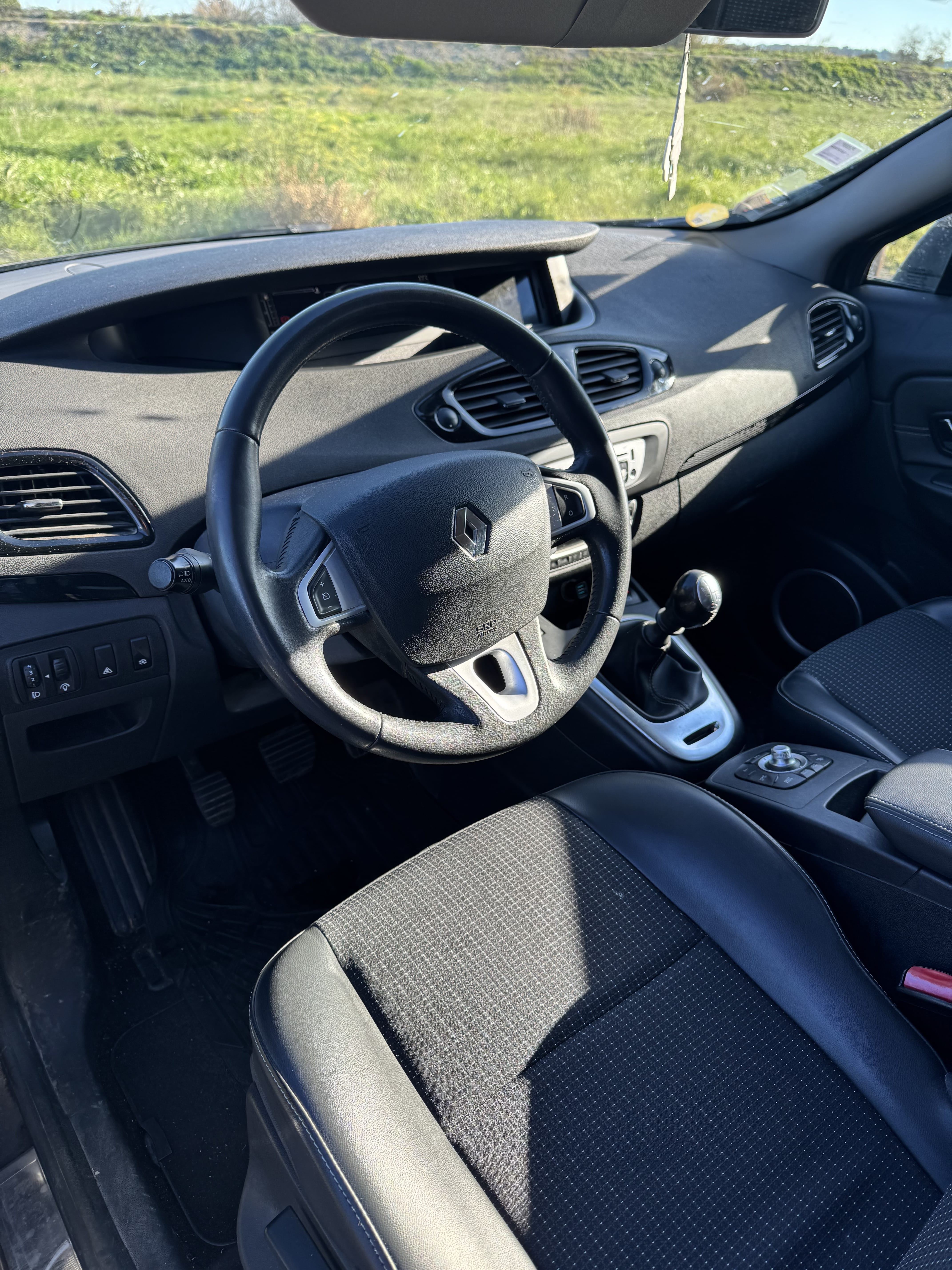 Renault Grand Scenic avec Siège bébé