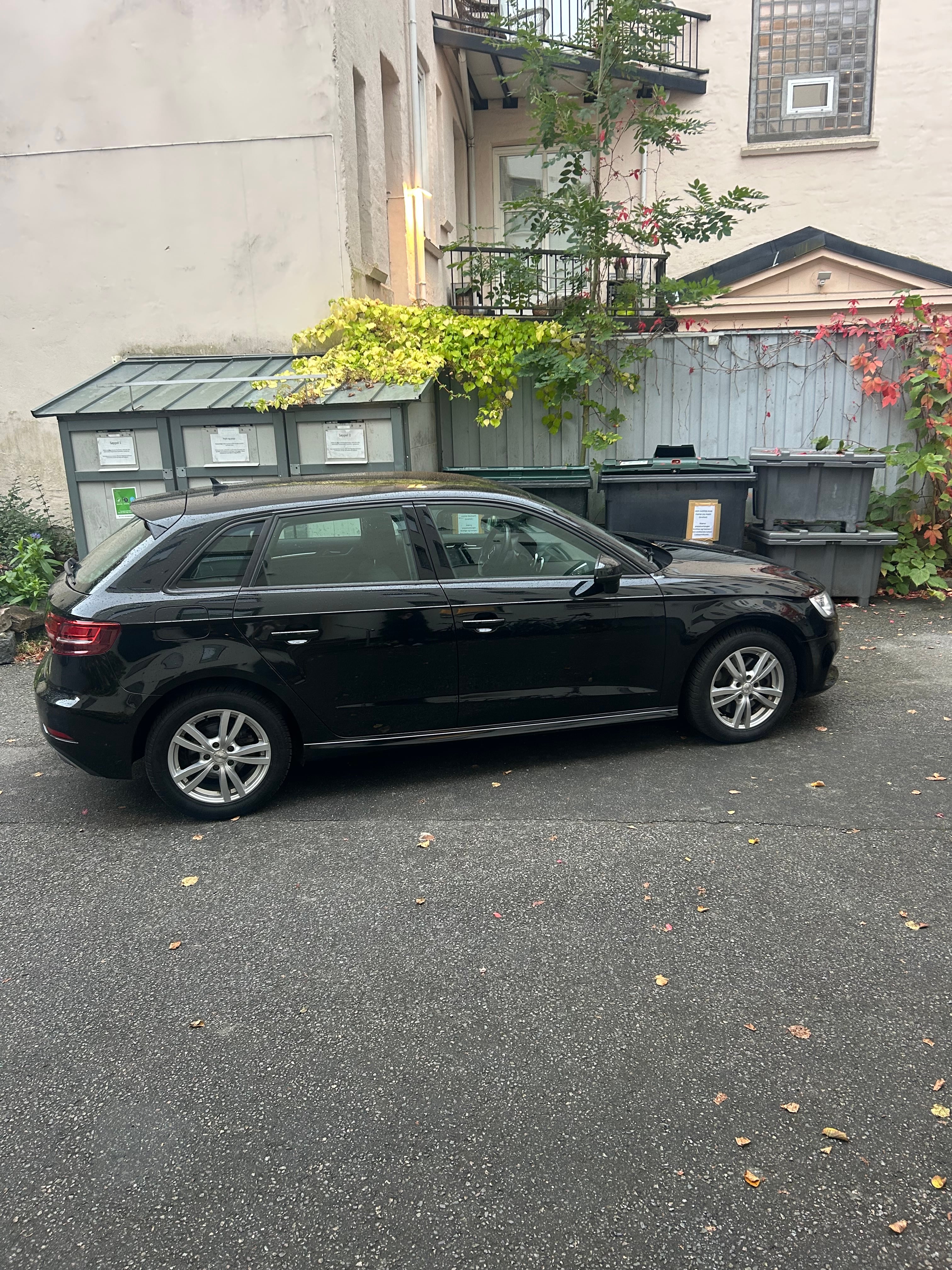 Audi A3 Sportback e-tron with Air conditioning