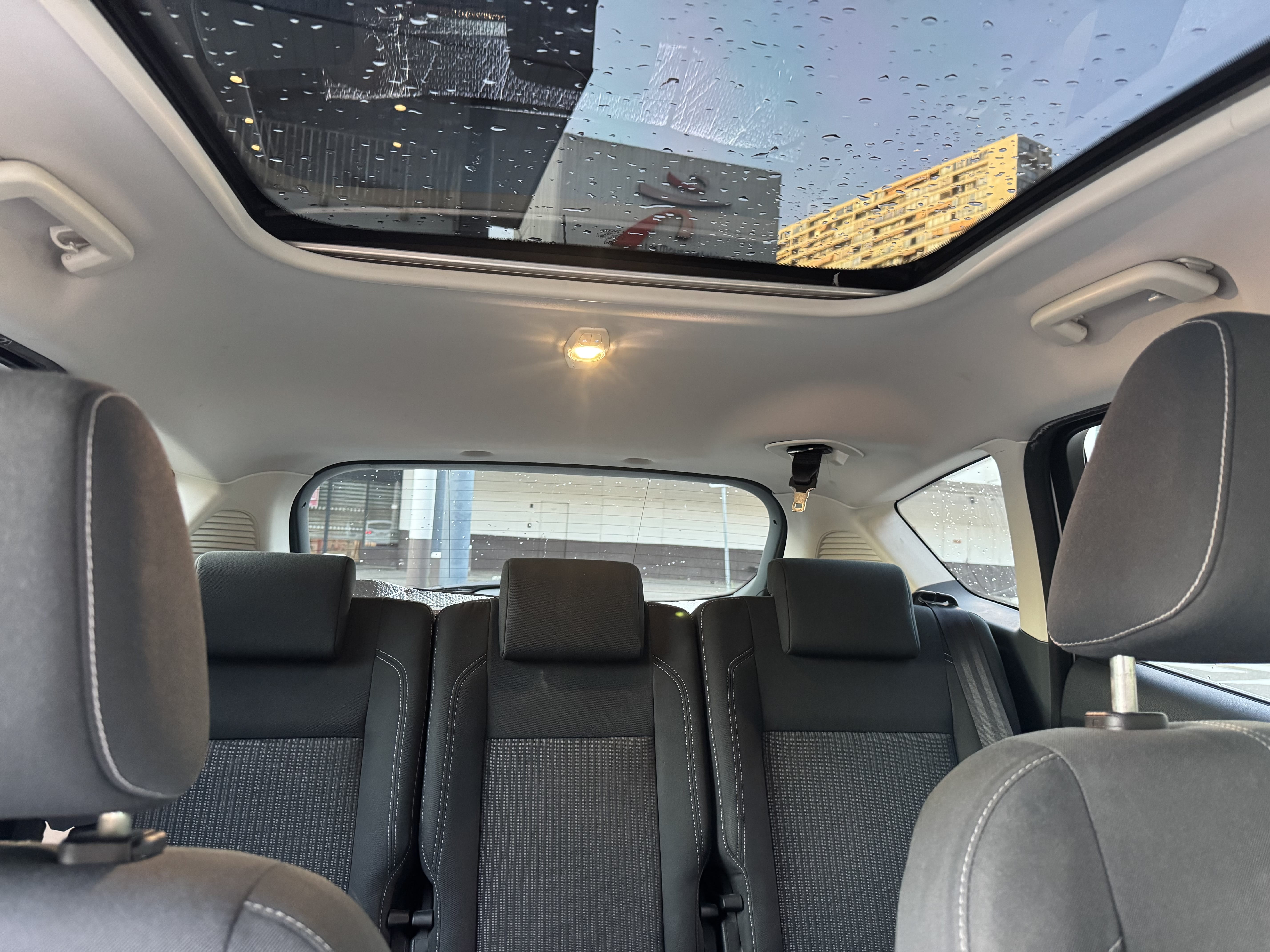 Ford C-Max mit USB-Ladeanschlüsse