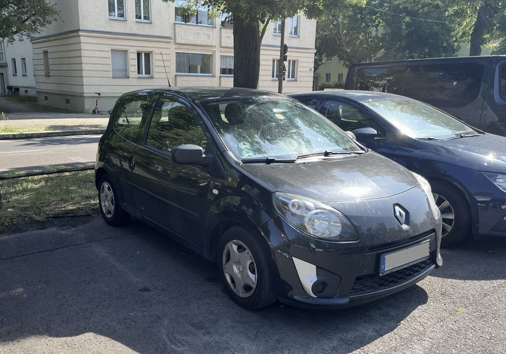 Renault Twingo schwarz (SB), 2011, Super 95