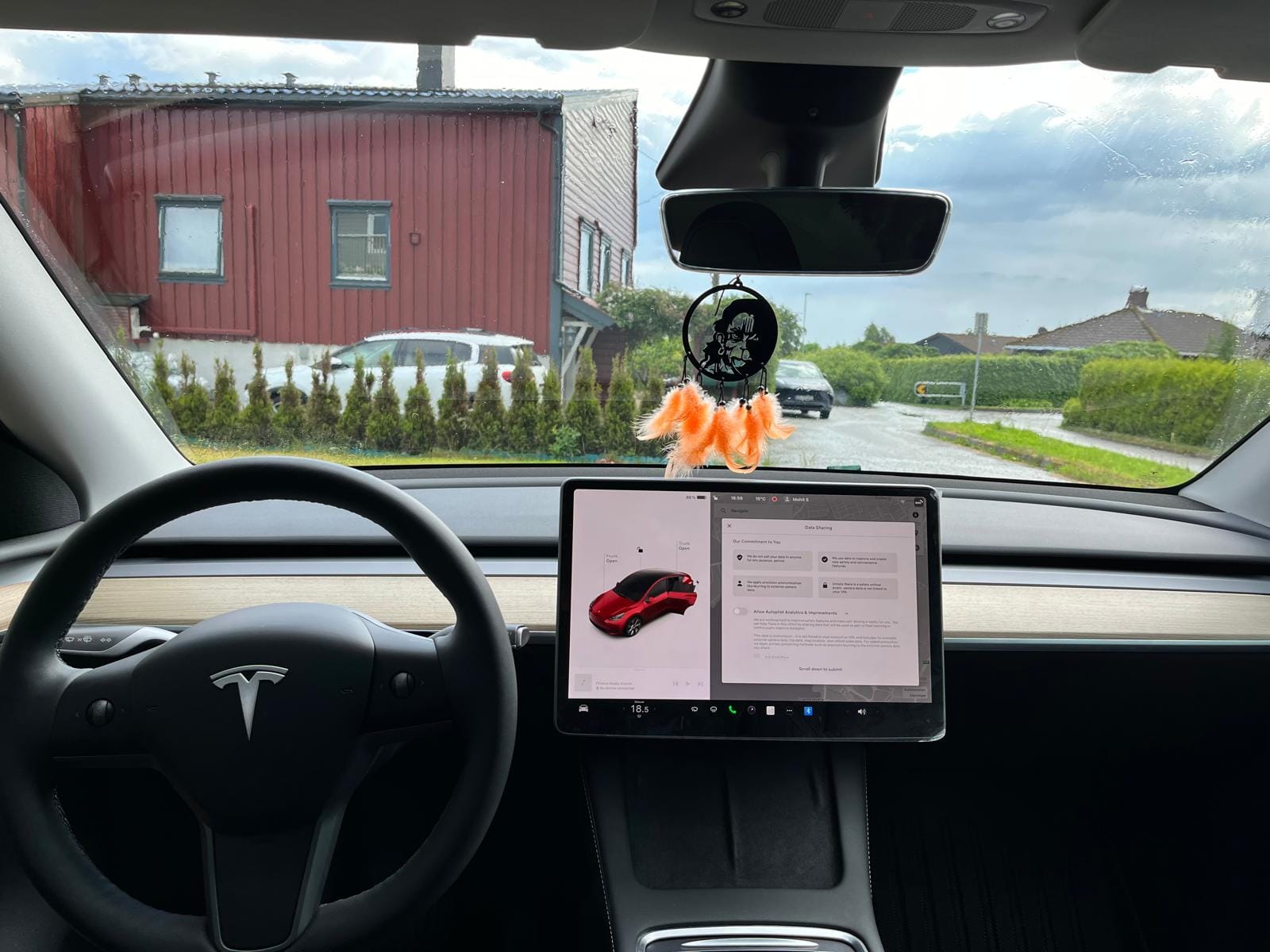 Tesla Model Y med Cruisekontroll