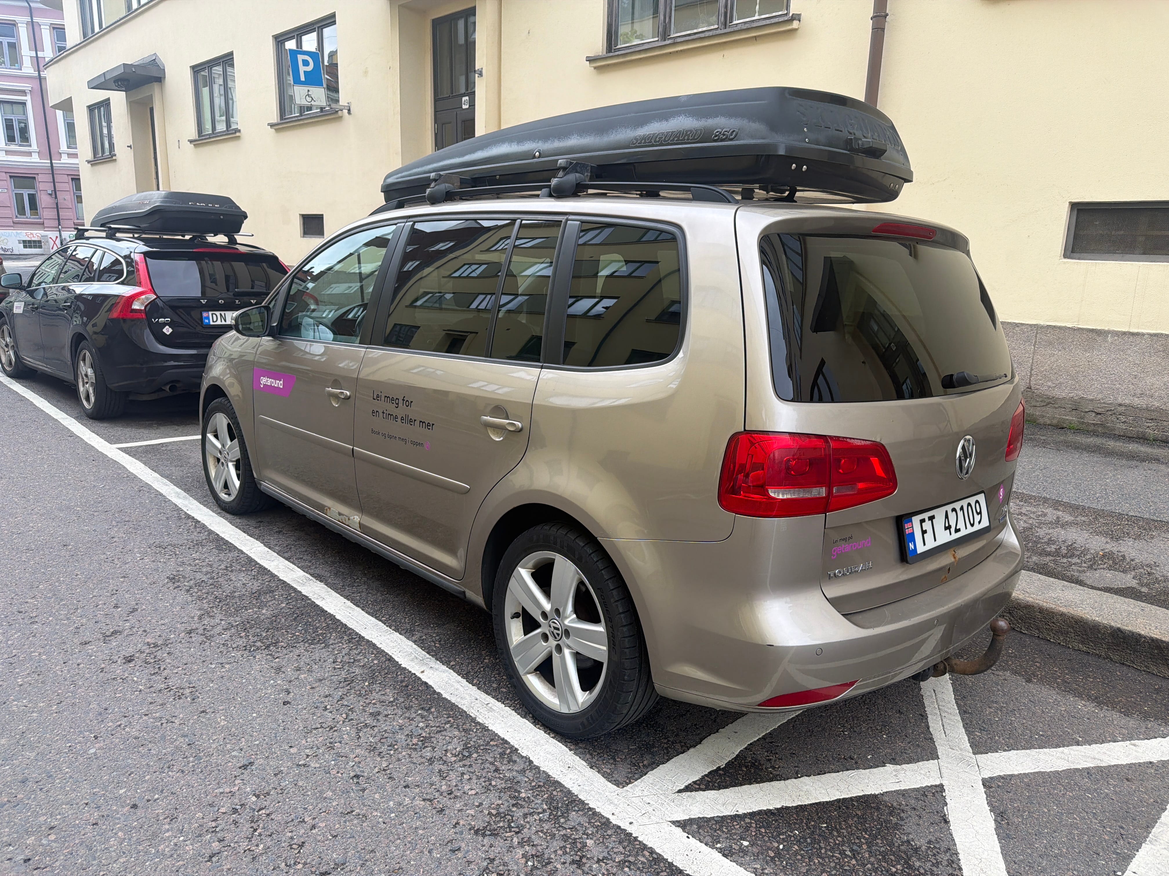 Volkswagen Touran with Cruise control