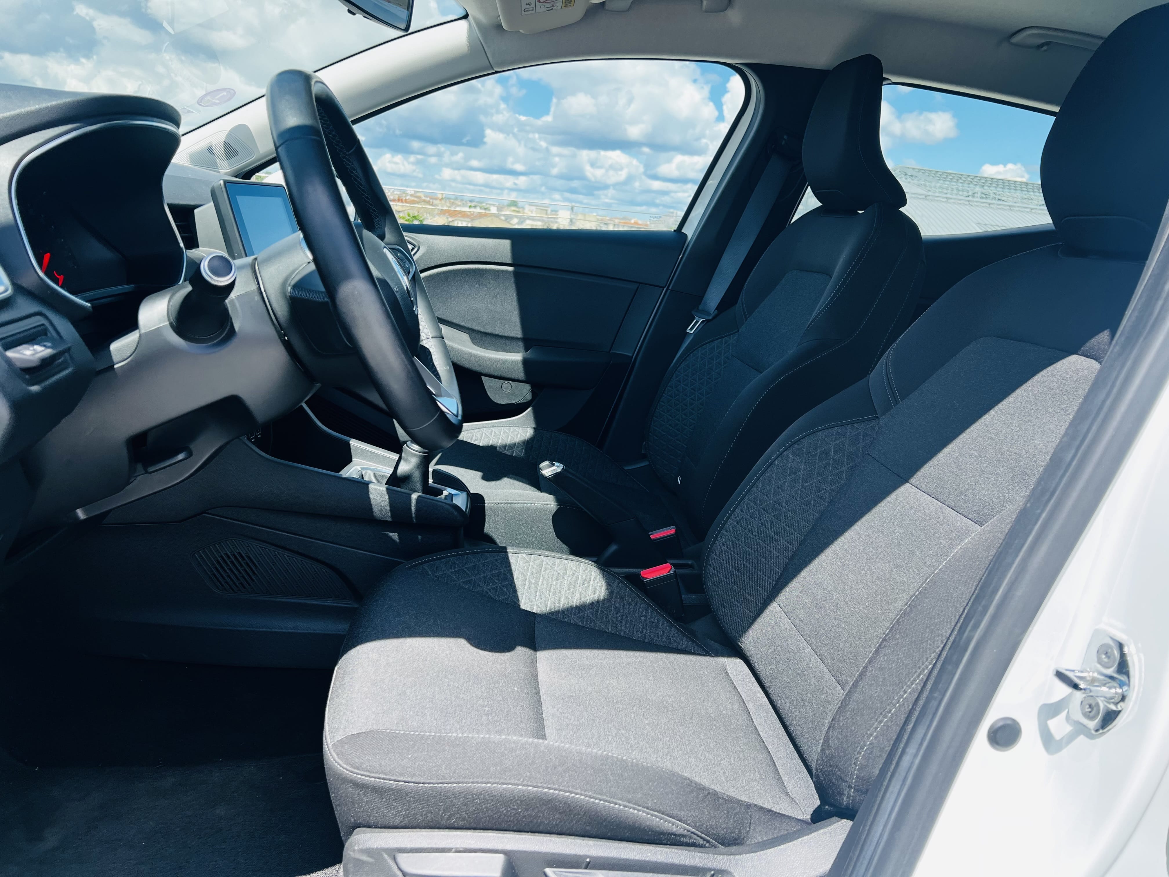 Renault Clio V Zen Climatisation 5 portes 5 places con Apple CarPlay