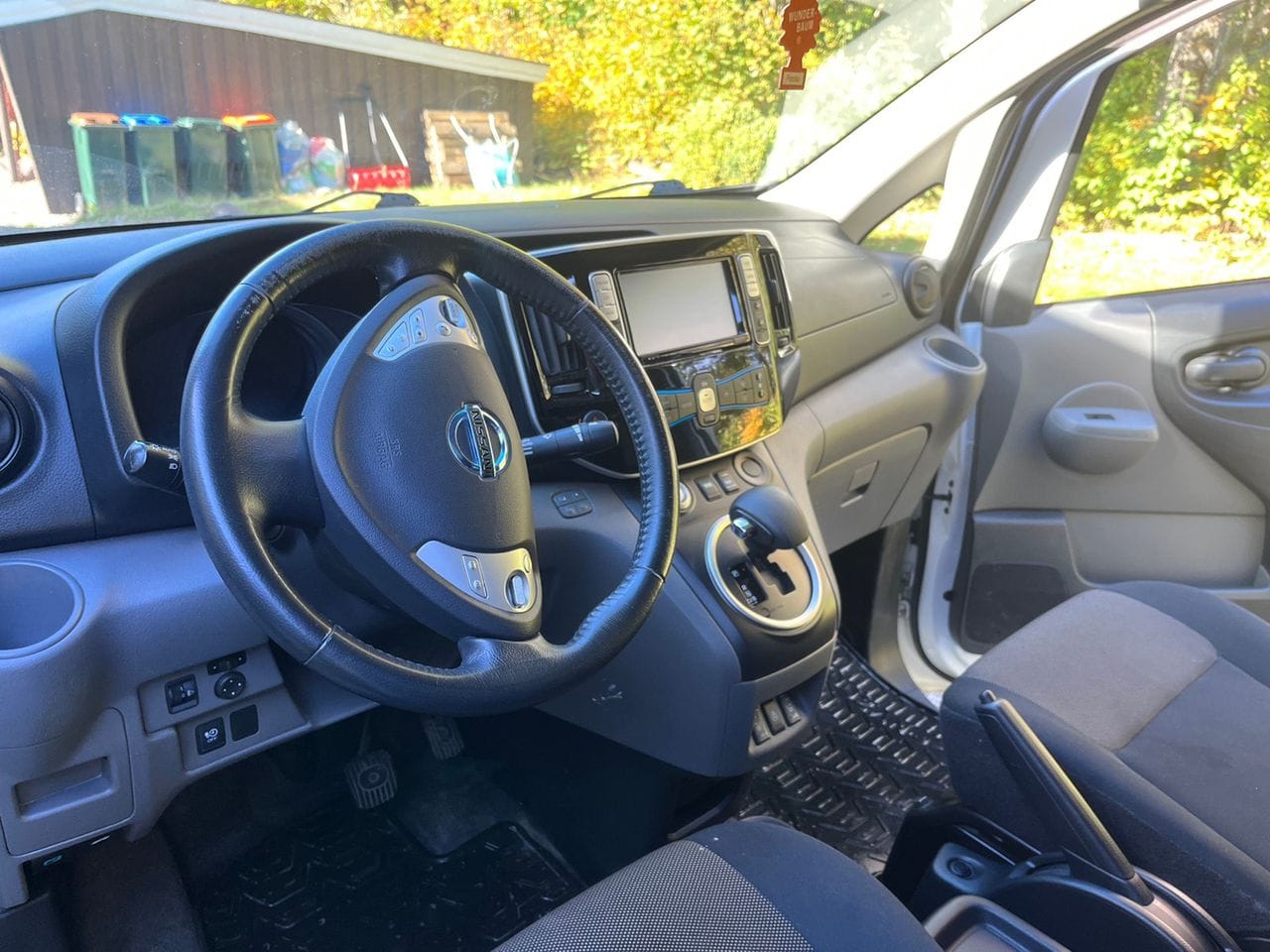 Nissan NV200 Reliable City Car med Lydinngang