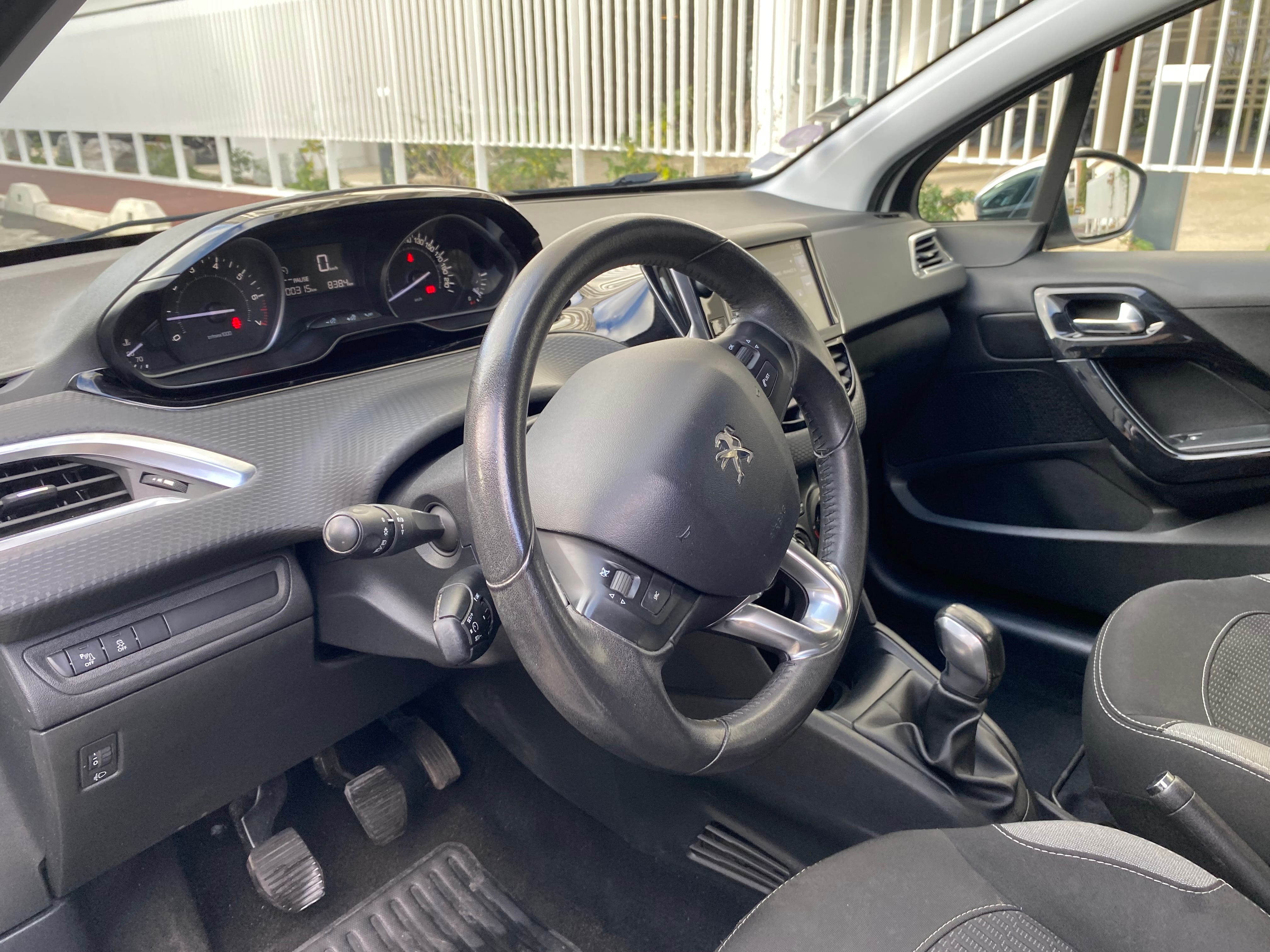 Peugeot 208 avec Régulateur de vitesse