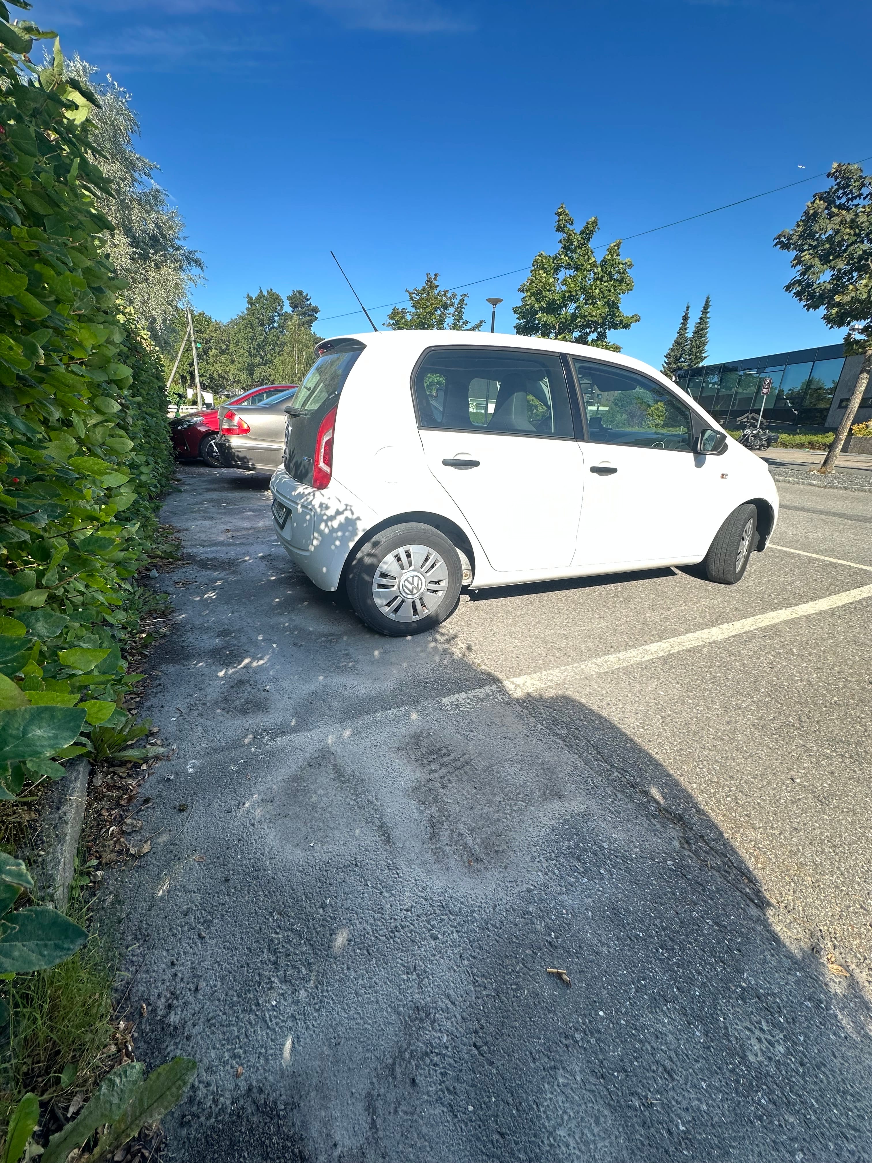 Volkswagen Up! 1000cc bensin mit Navigationsgerät