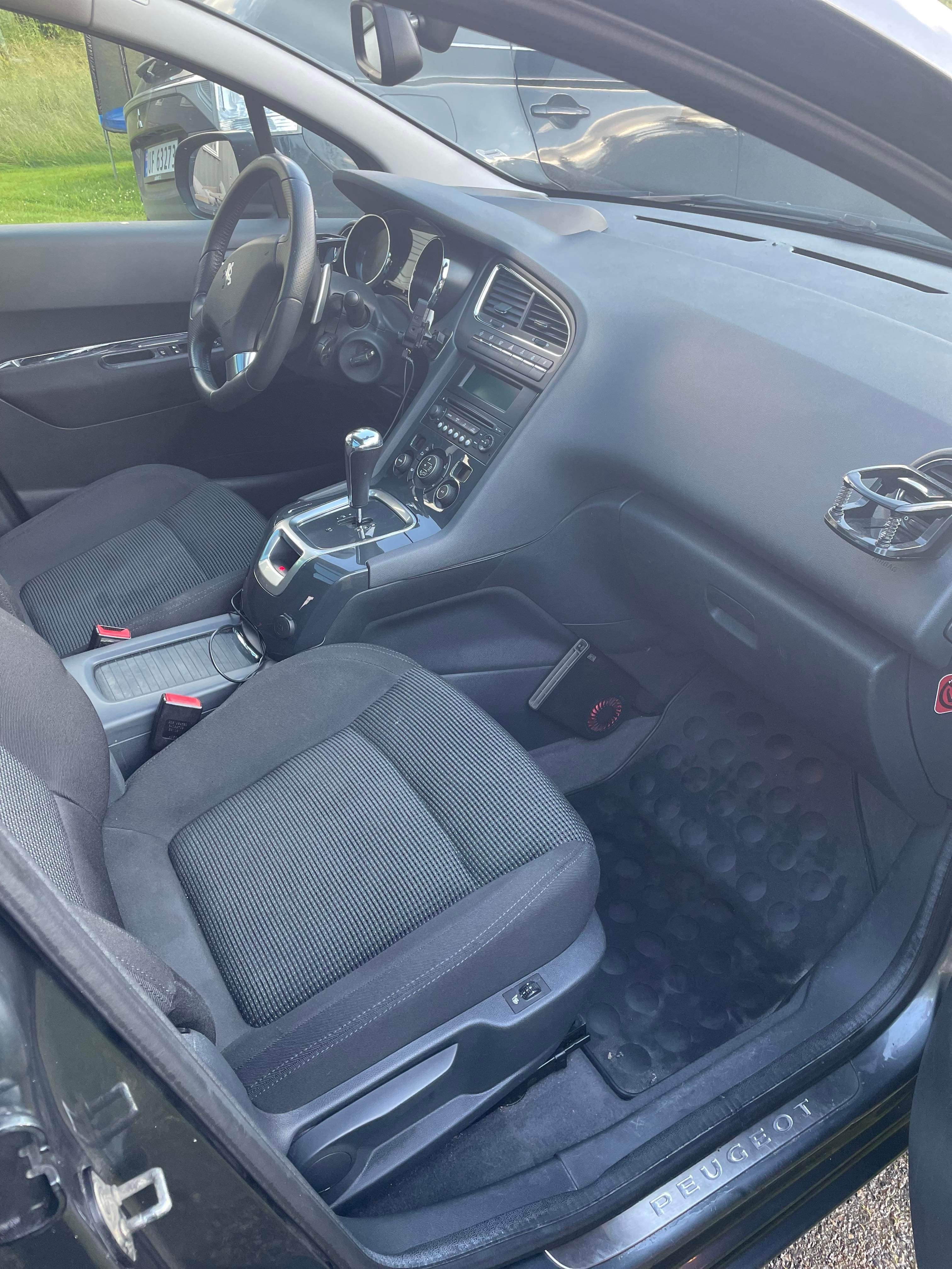 Peugeot 5008 7 seats, Automatic transmission med Lydinngang