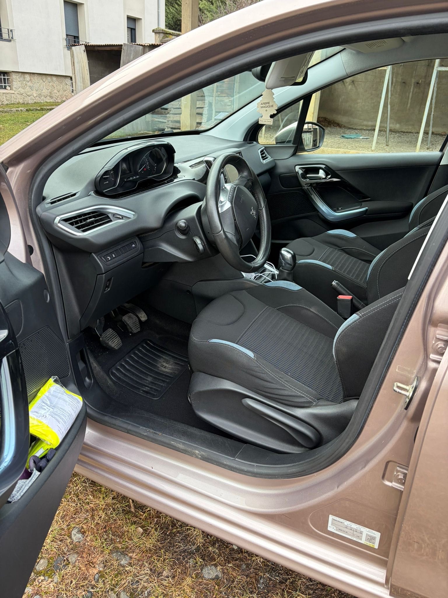 Peugeot 208 avec GPS