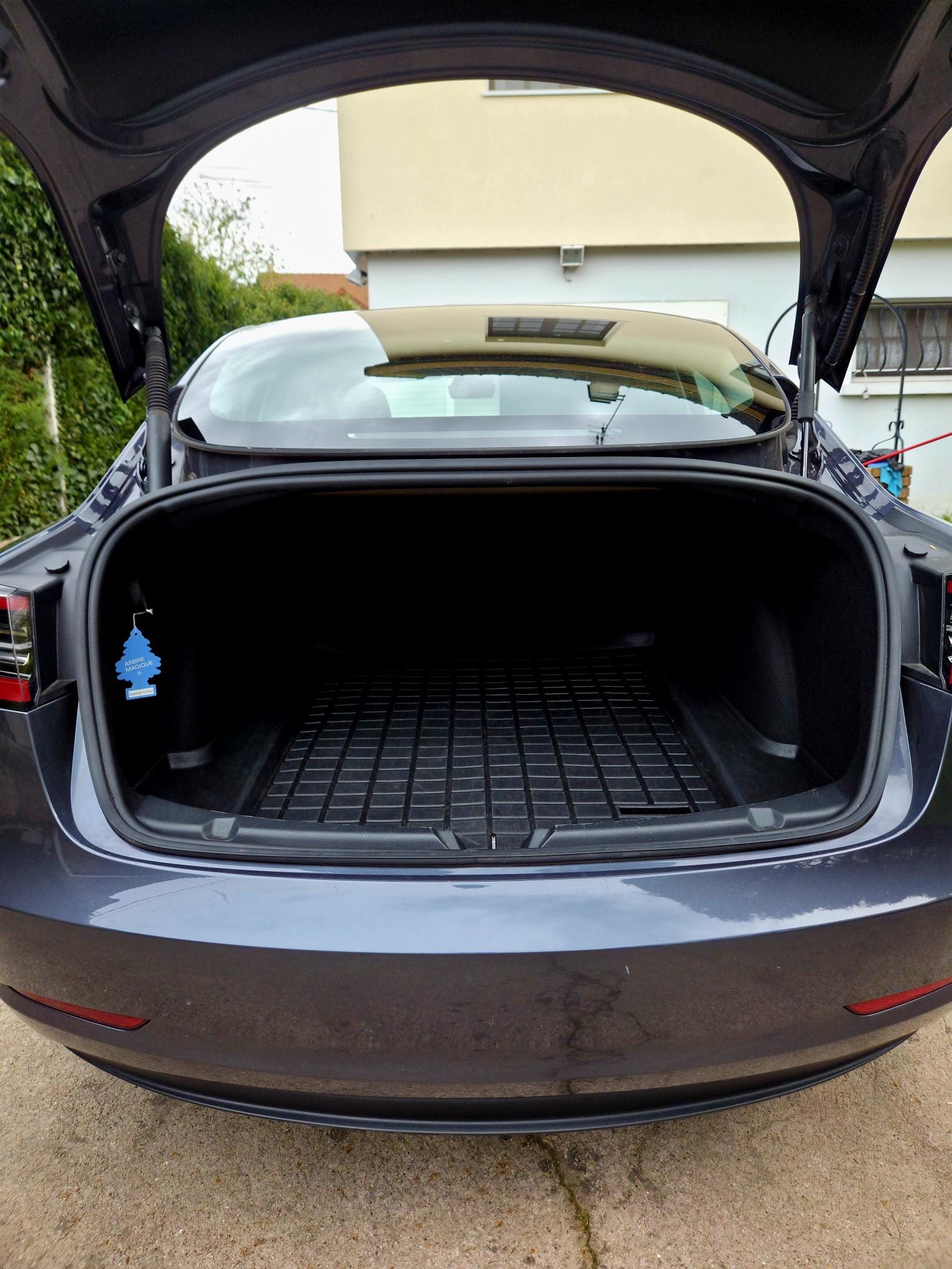 Tesla Model 3 avec Siège bébé