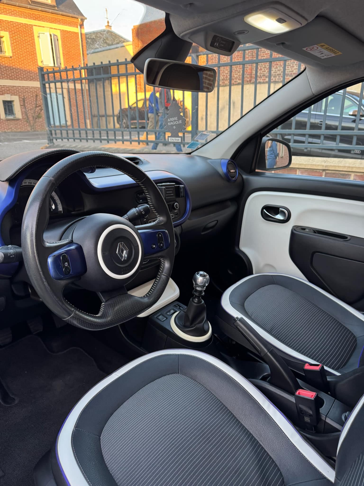 Renault Twingo III avec Entrée audio / iPod