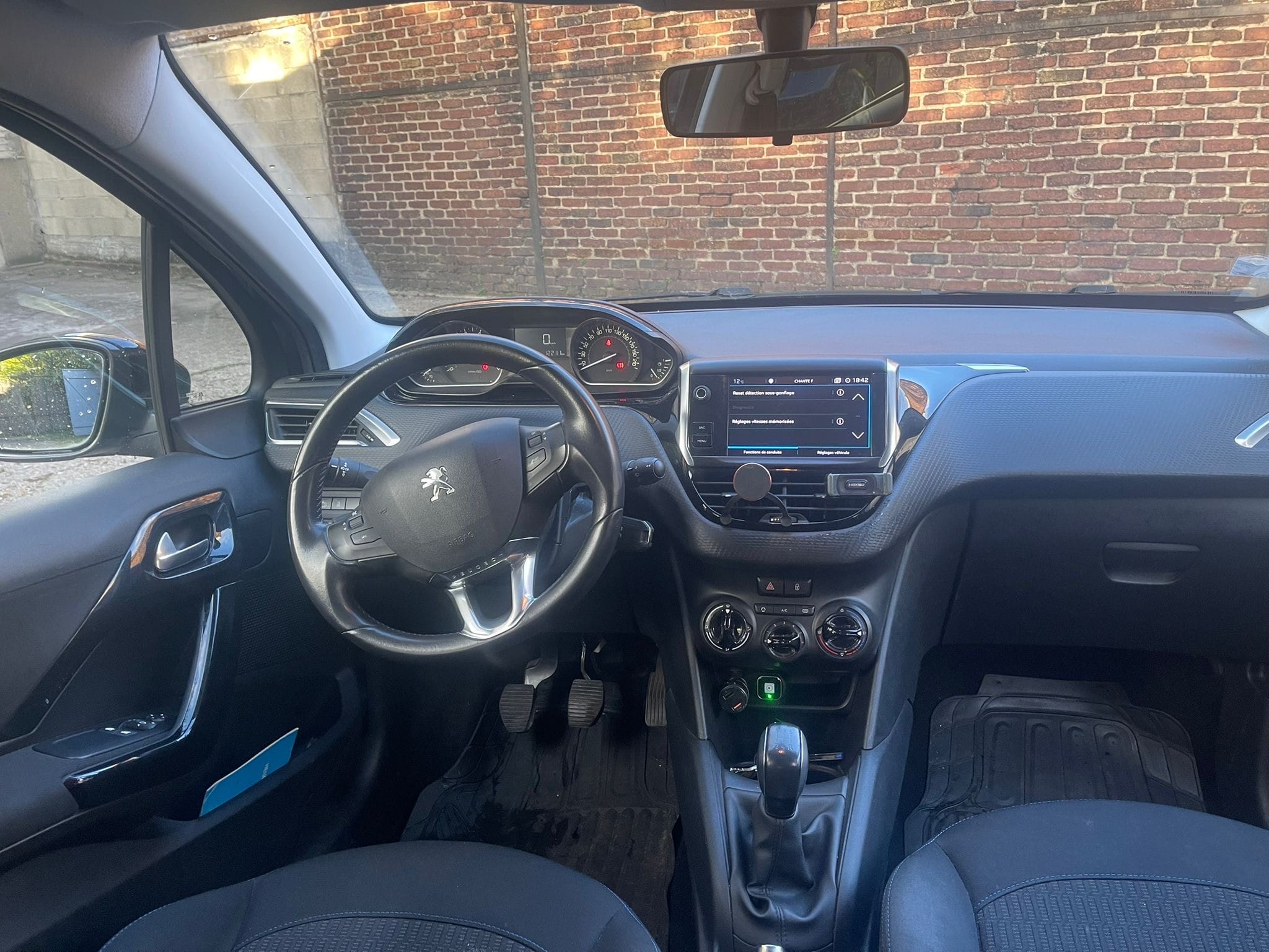 Peugeot 208 avec Siège bébé