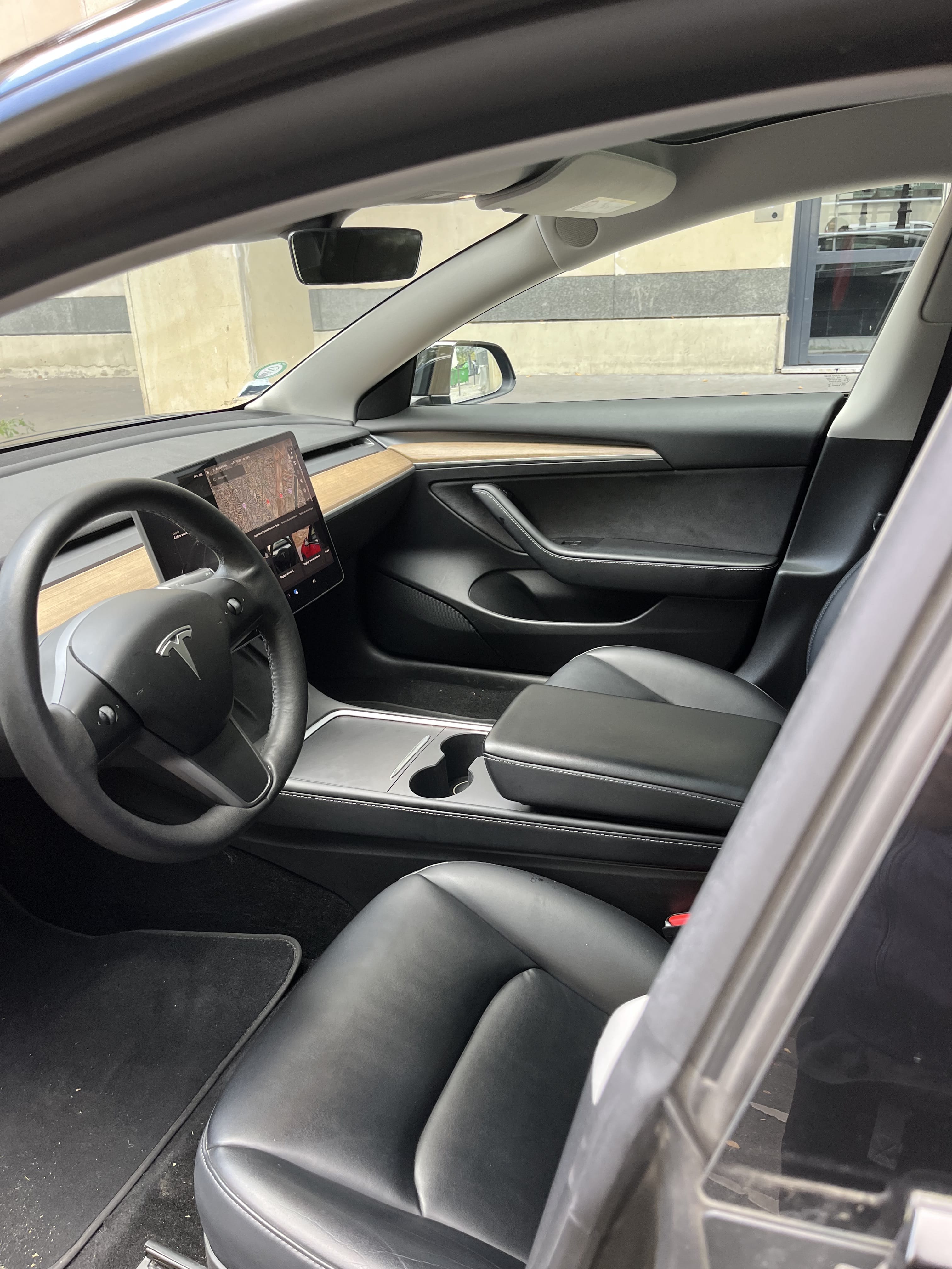Tesla Model 3 avec GPS