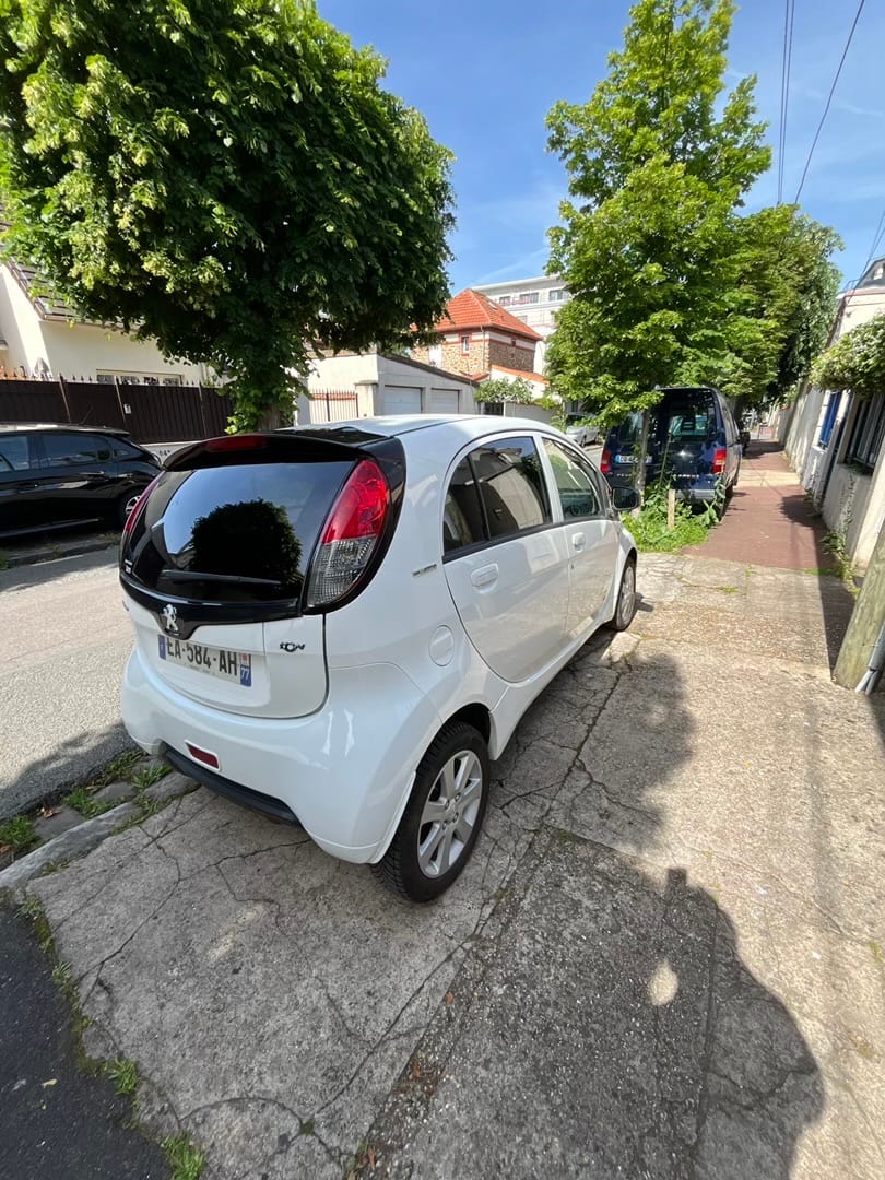 Peugeot iOn Modèle Active avec Climatisation