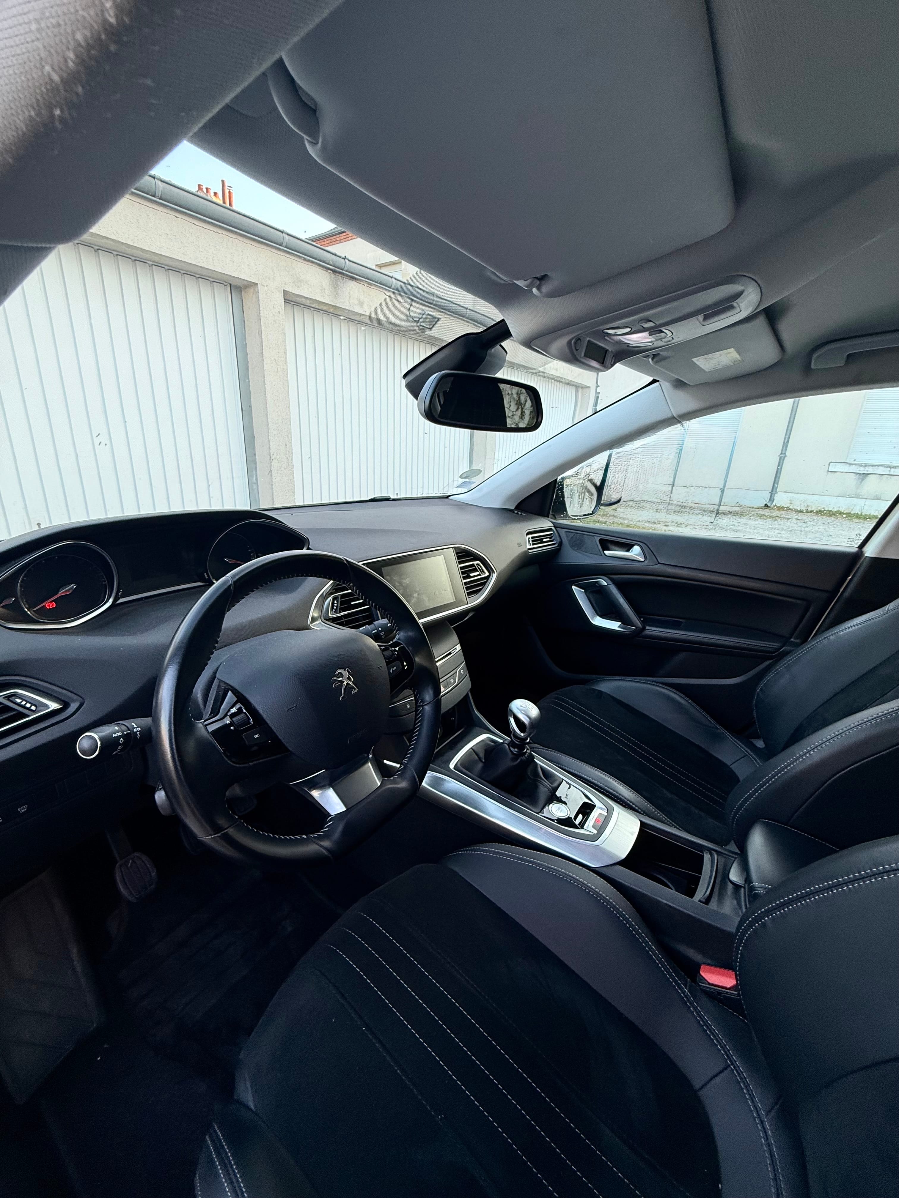 Peugeot 308 avec Entrée audio / iPod