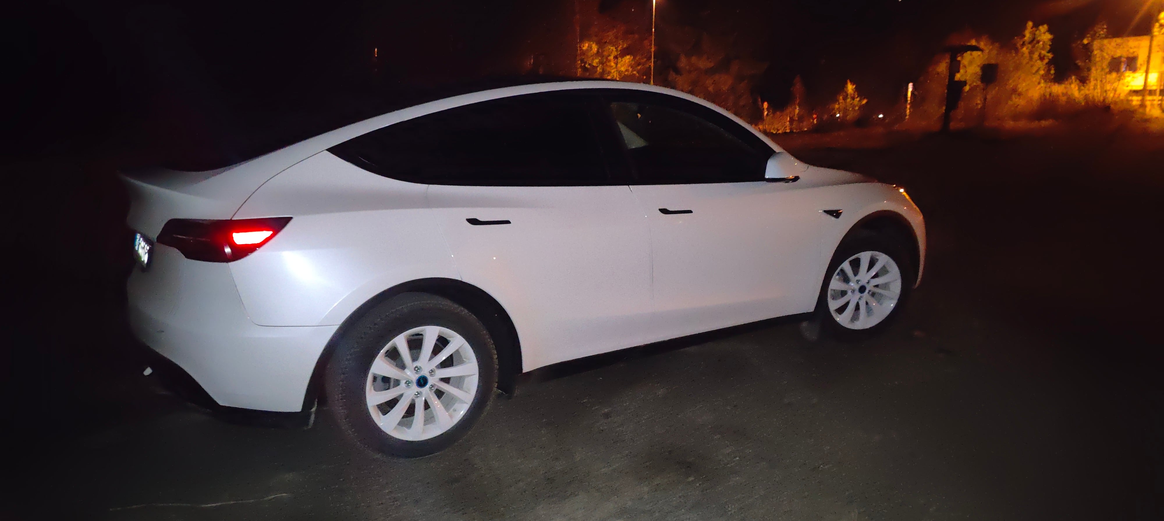 Tesla Model Y Standard Range med Aircondition