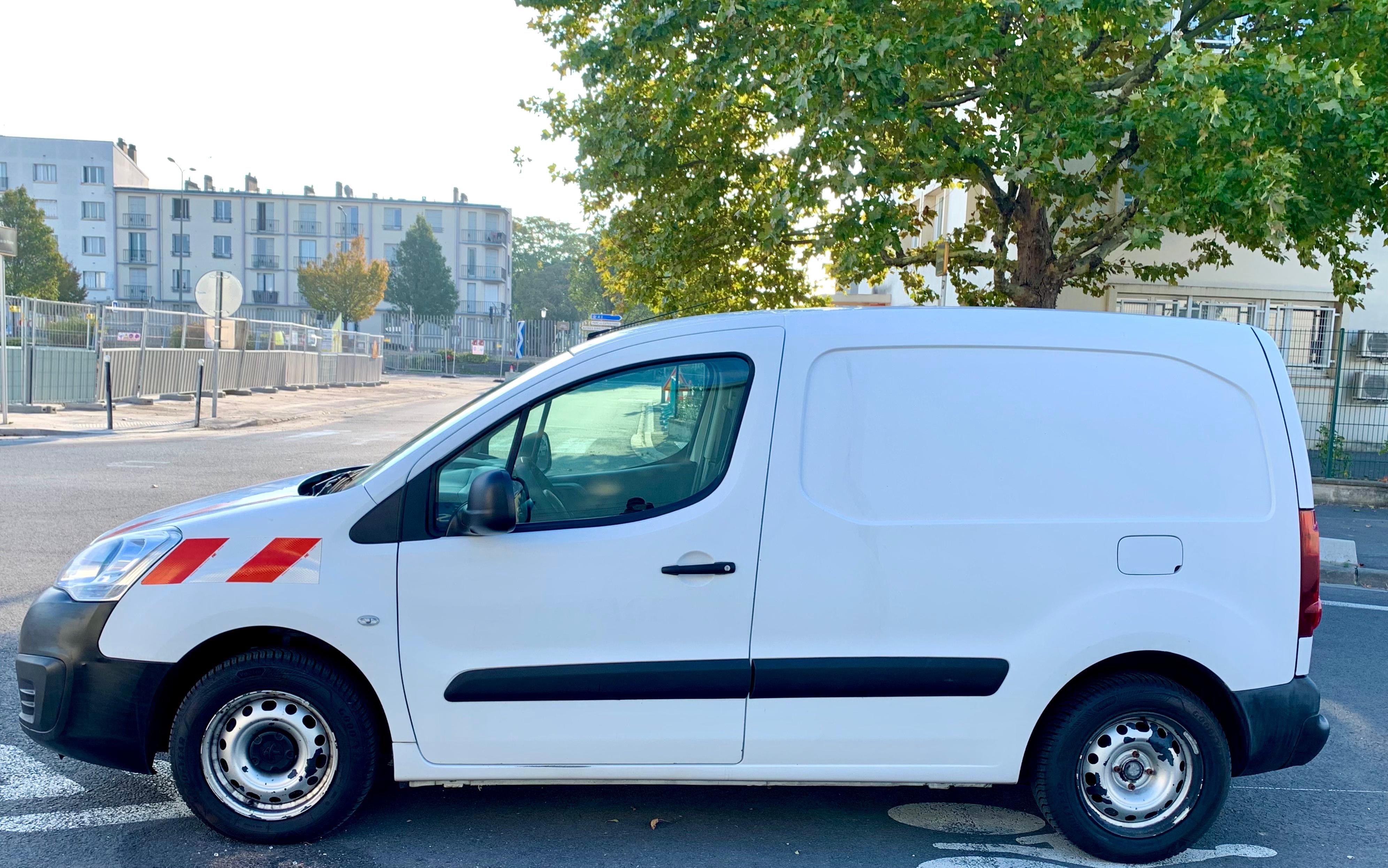 Peugeot Partner avec Siège bébé